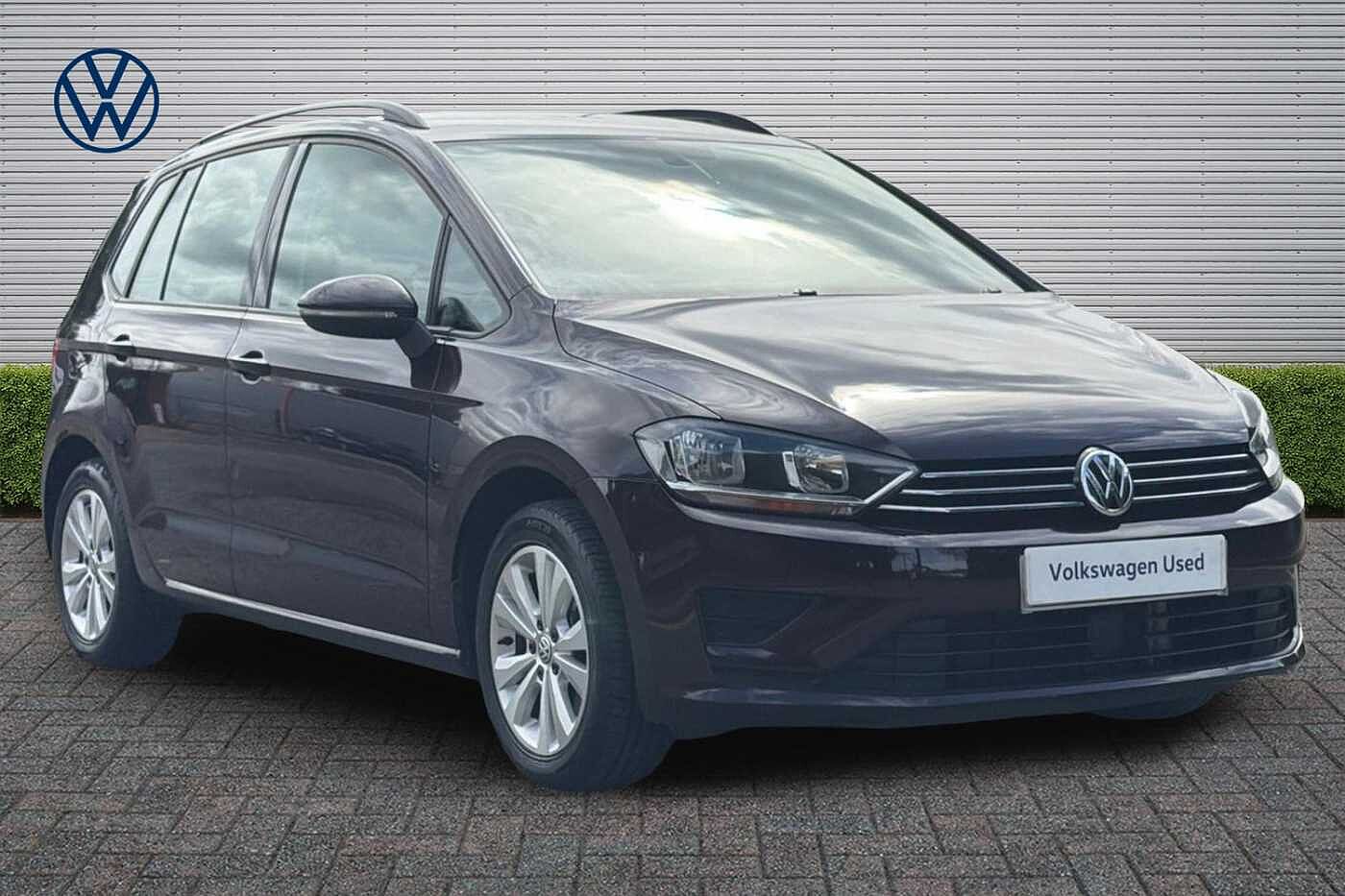 Main listing image - Volkswagen Golf SV