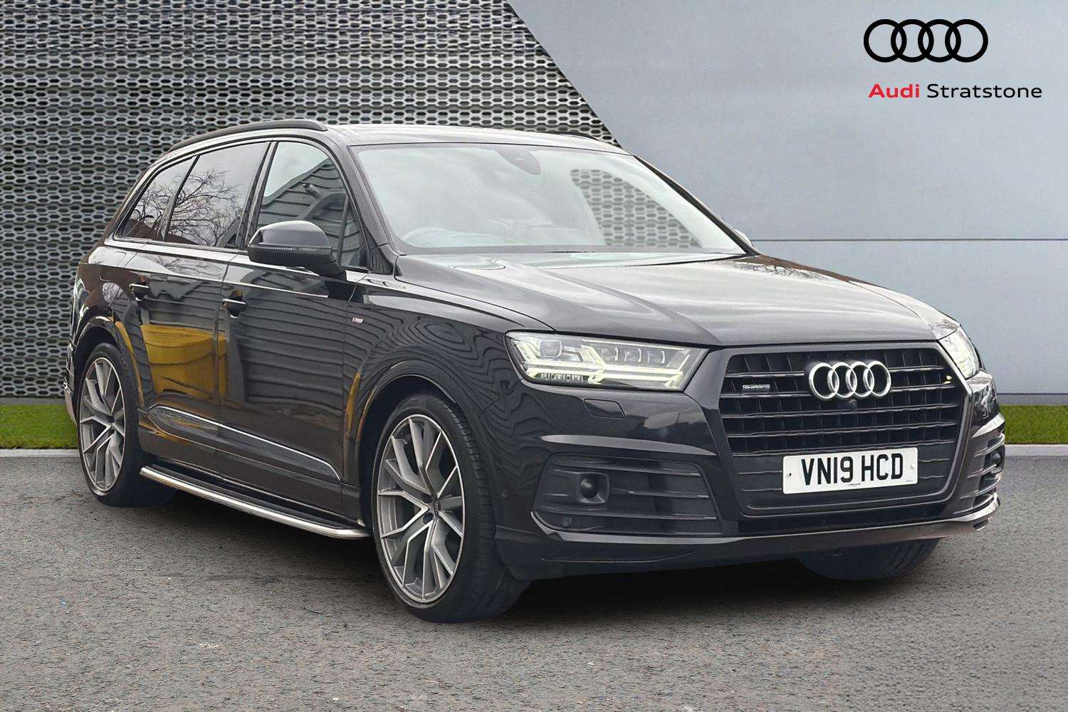 Main listing image - Audi Q7