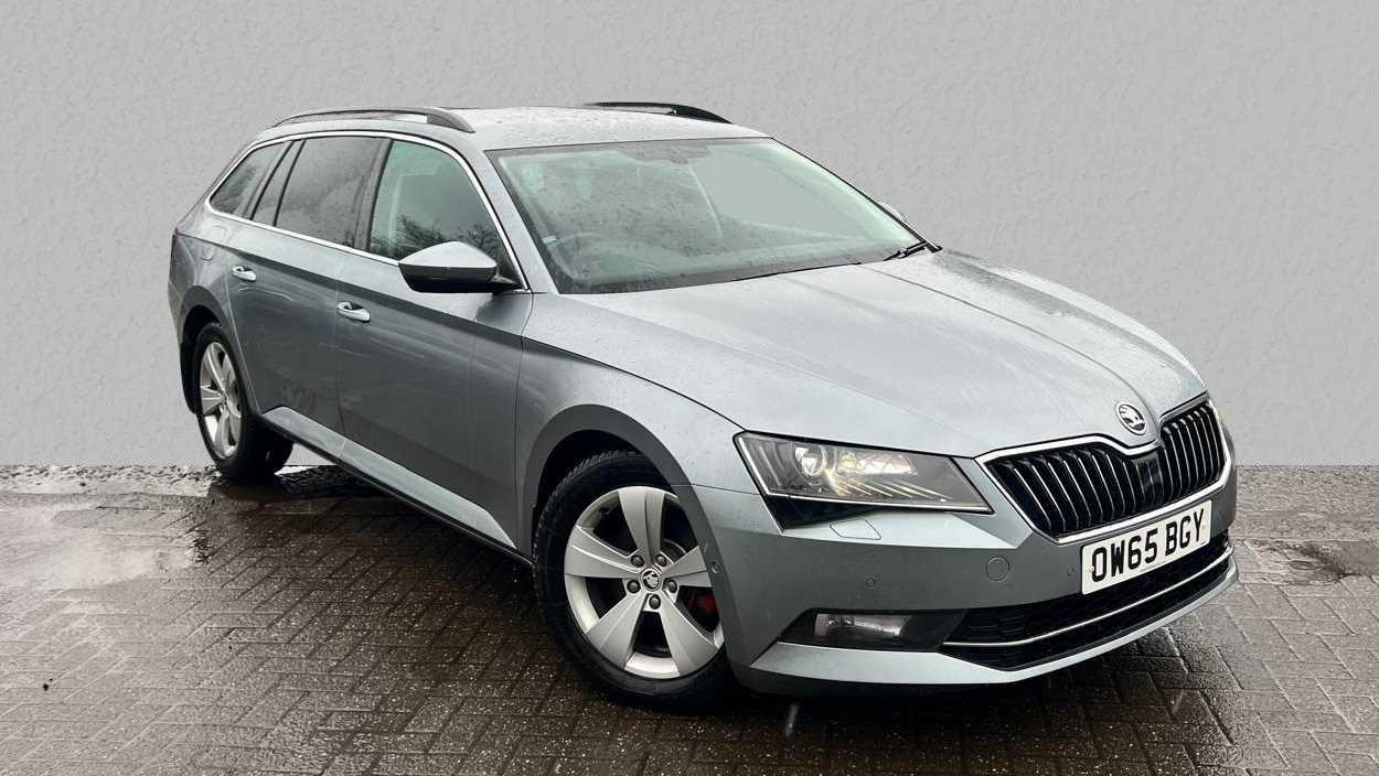 Main listing image - Skoda Superb Estate