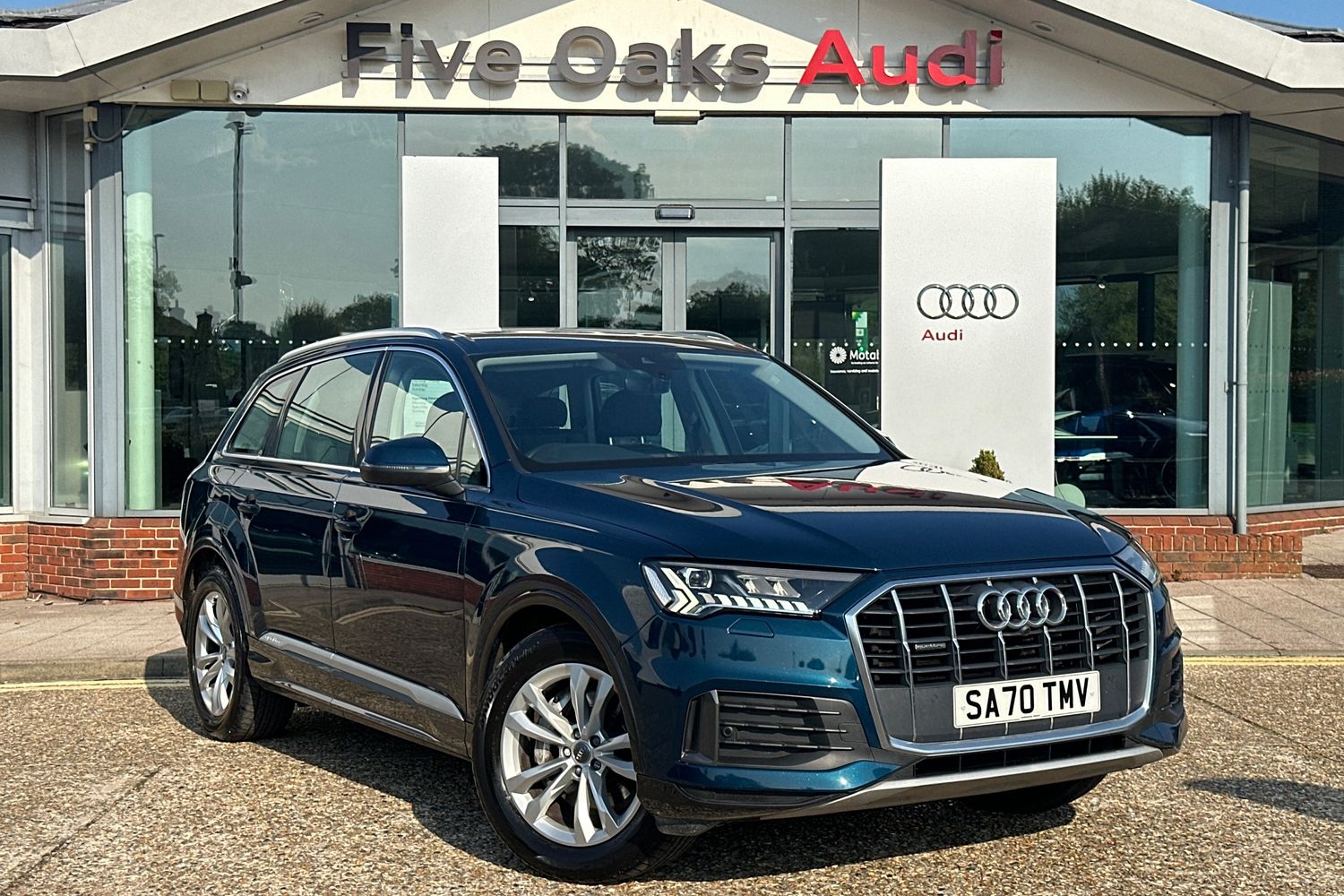 Main listing image - Audi Q7