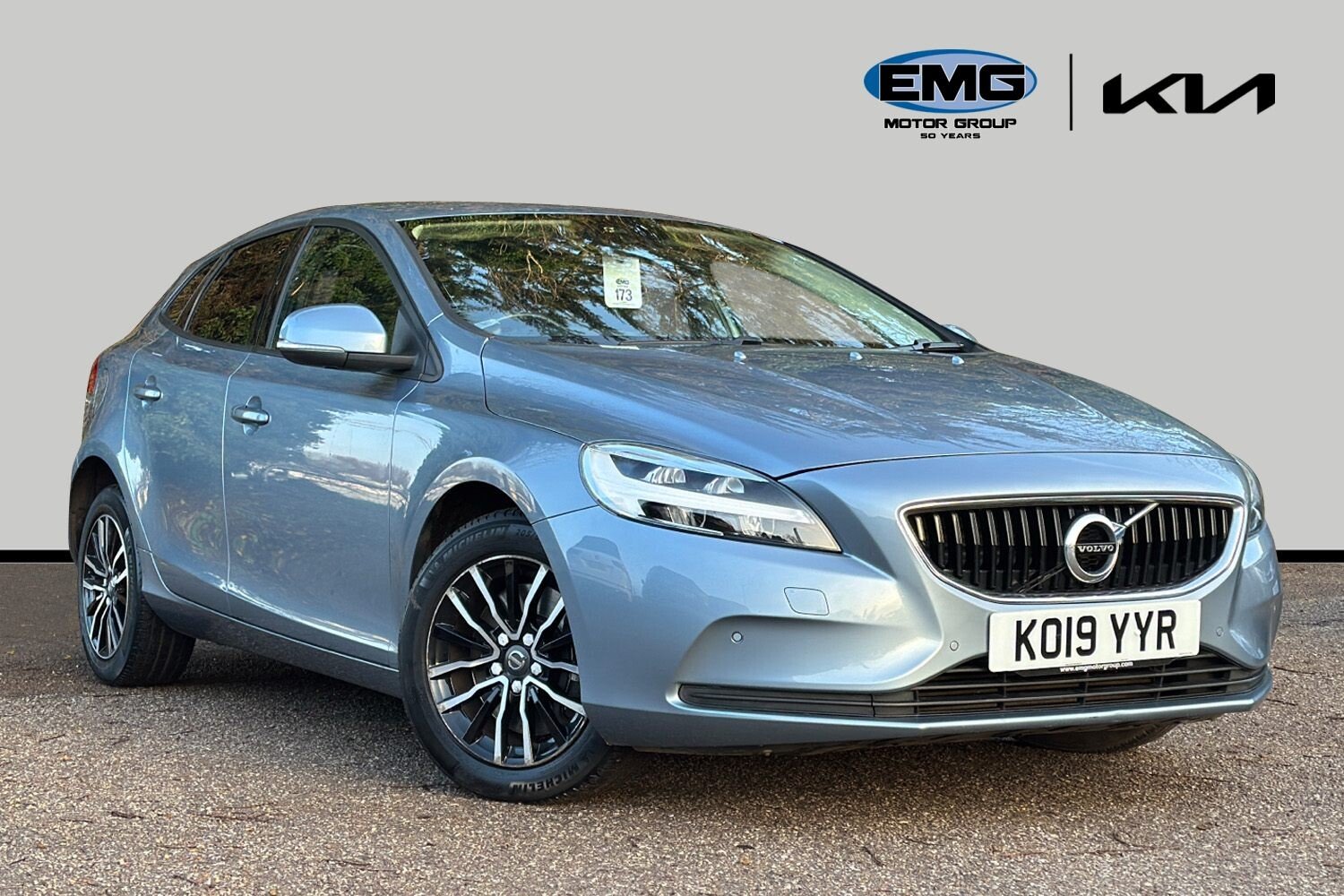 Main listing image - Volvo V40