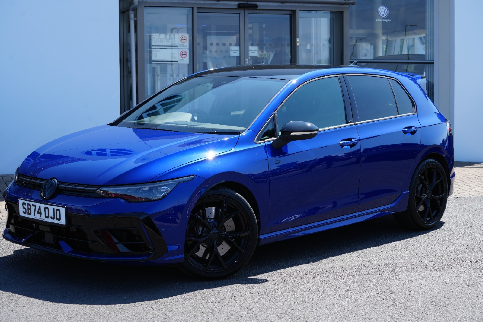 Main listing image - Volkswagen Golf R