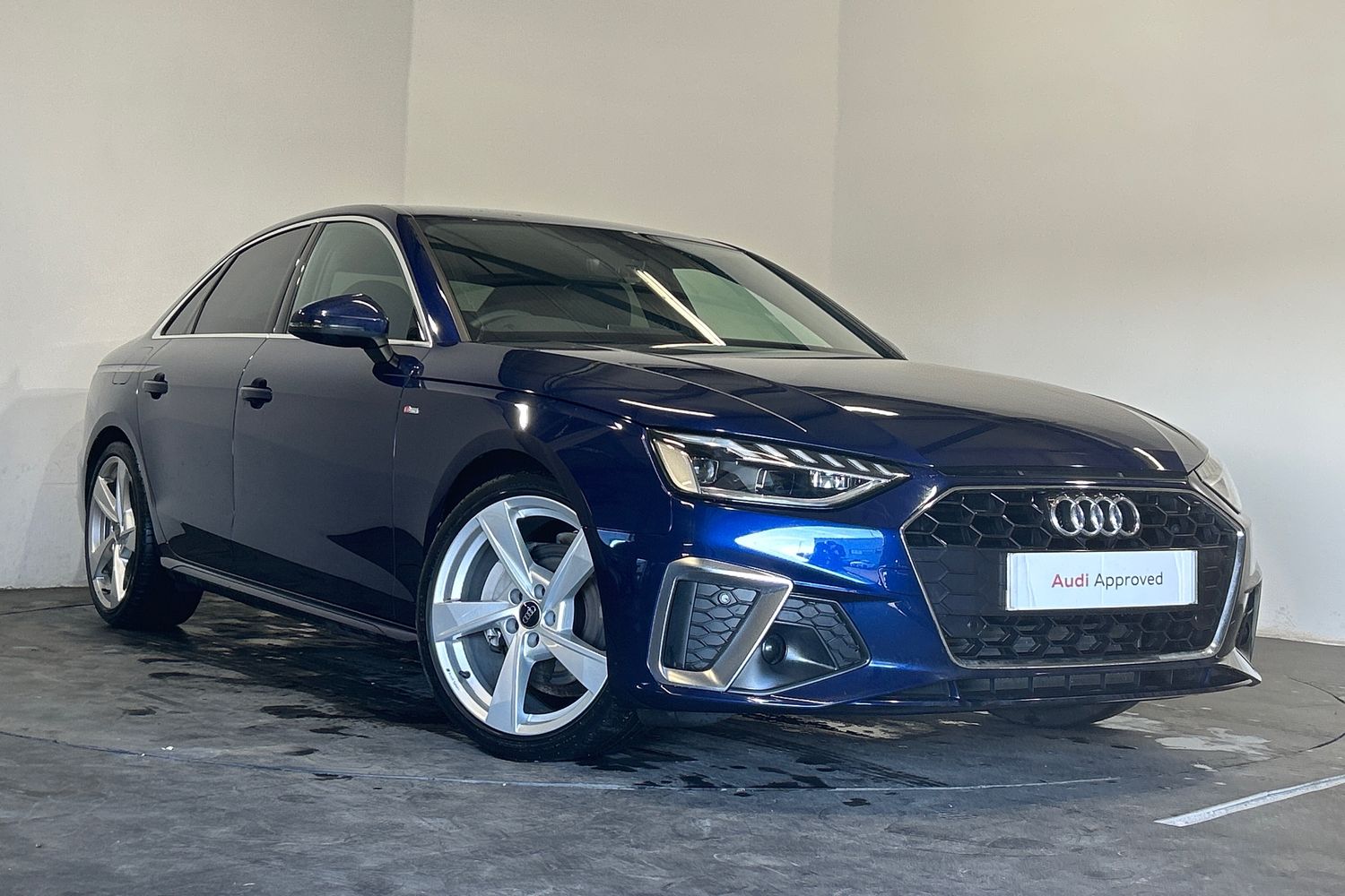 Main listing image - Audi A4