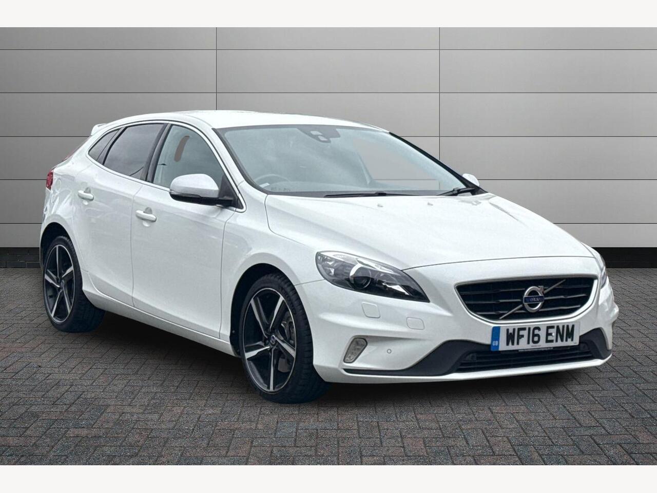 Main listing image - Volvo V40