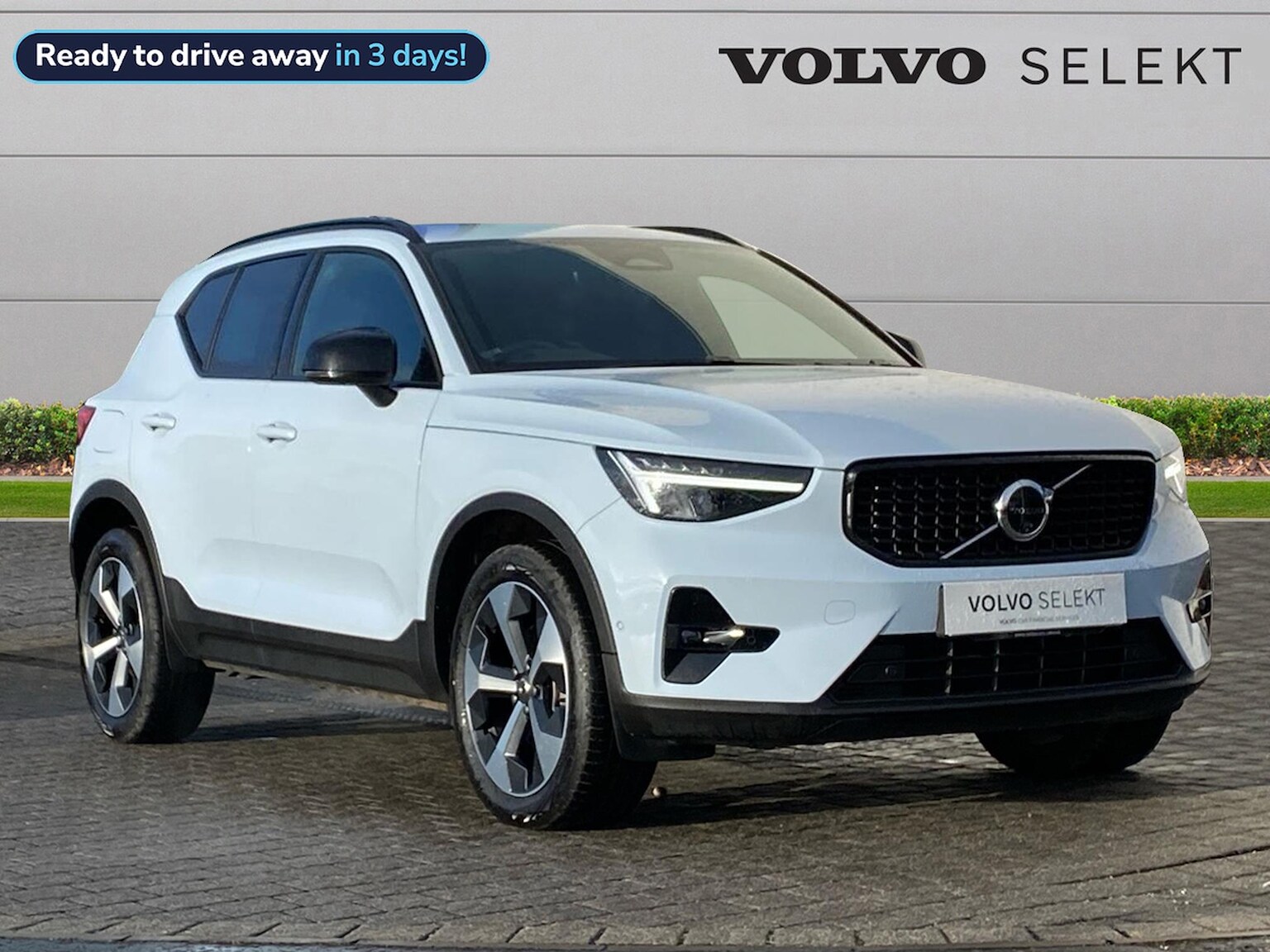 Main listing image - Volvo XC40