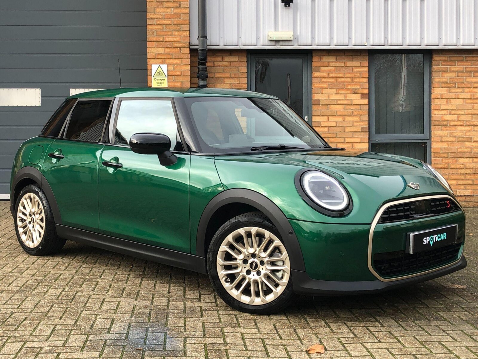 Main listing image - MINI Hatchback 5dr