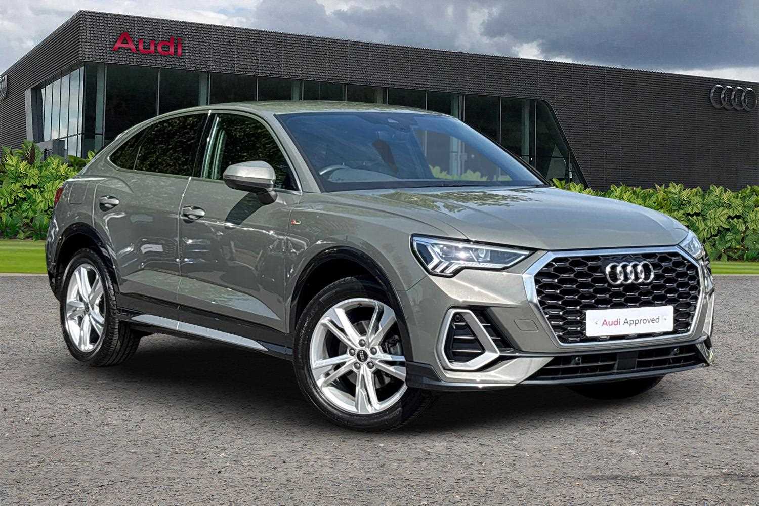 Main listing image - Audi Q3