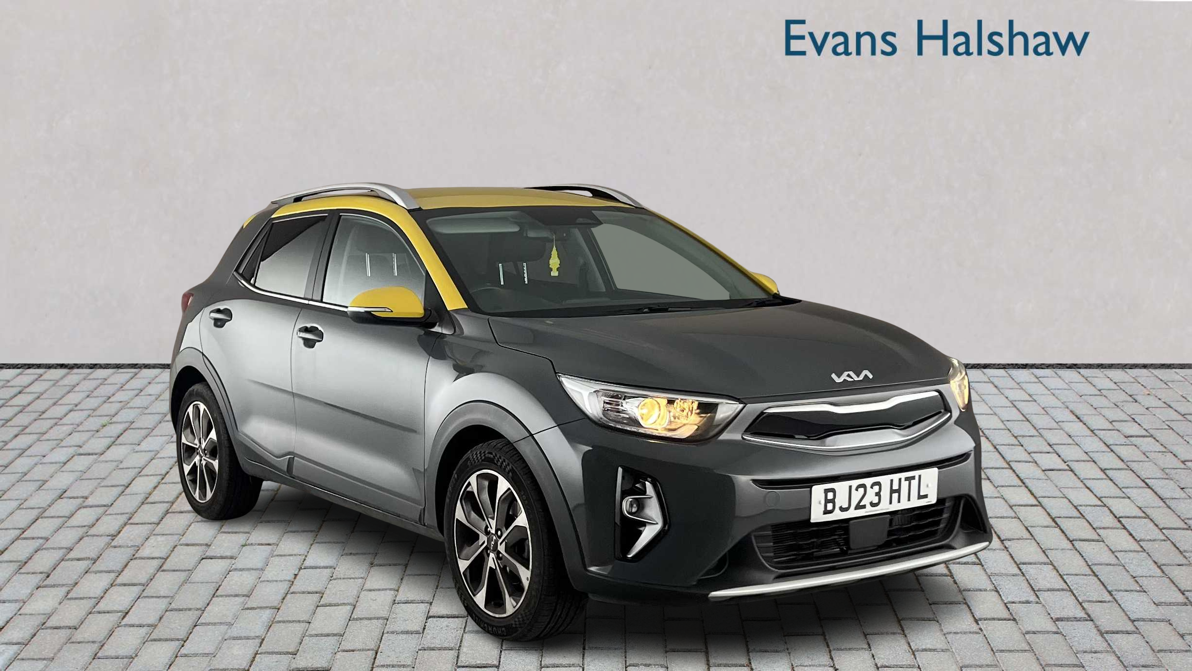 Main listing image - Kia Stonic