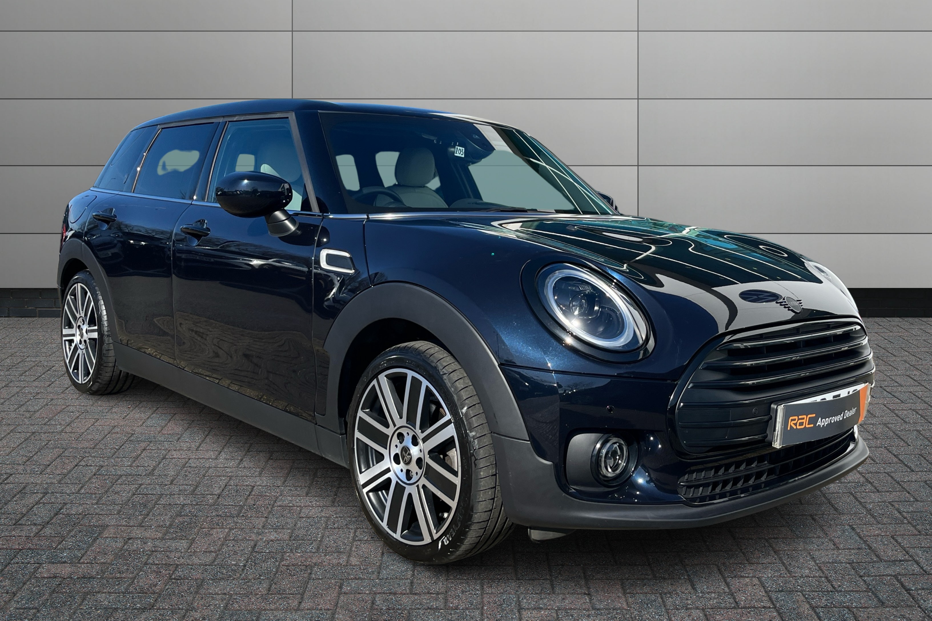 Main listing image - MINI Clubman