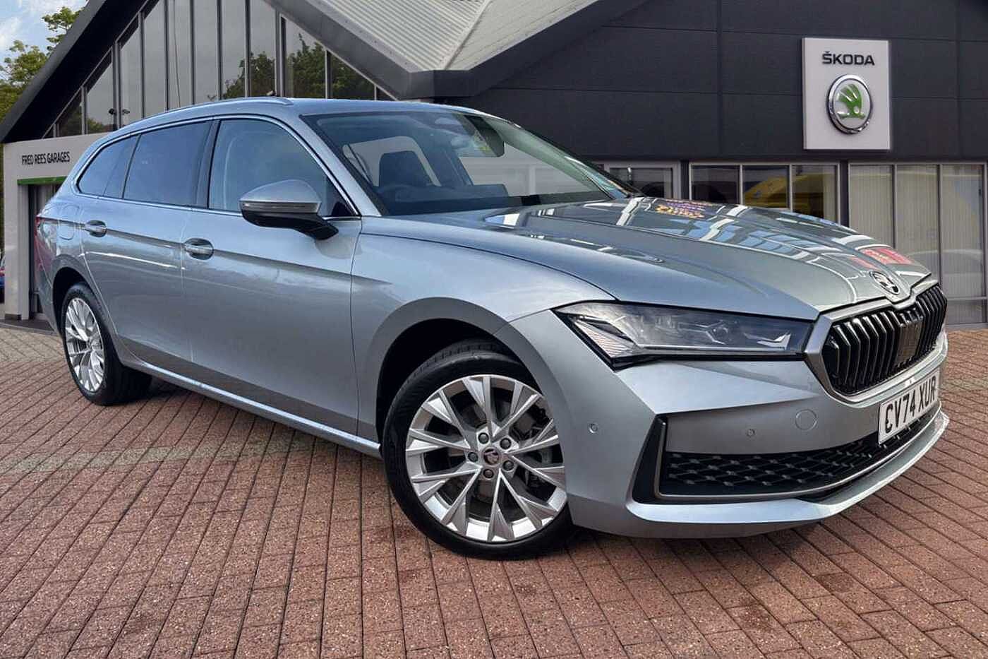 Main listing image - Skoda Superb Estate