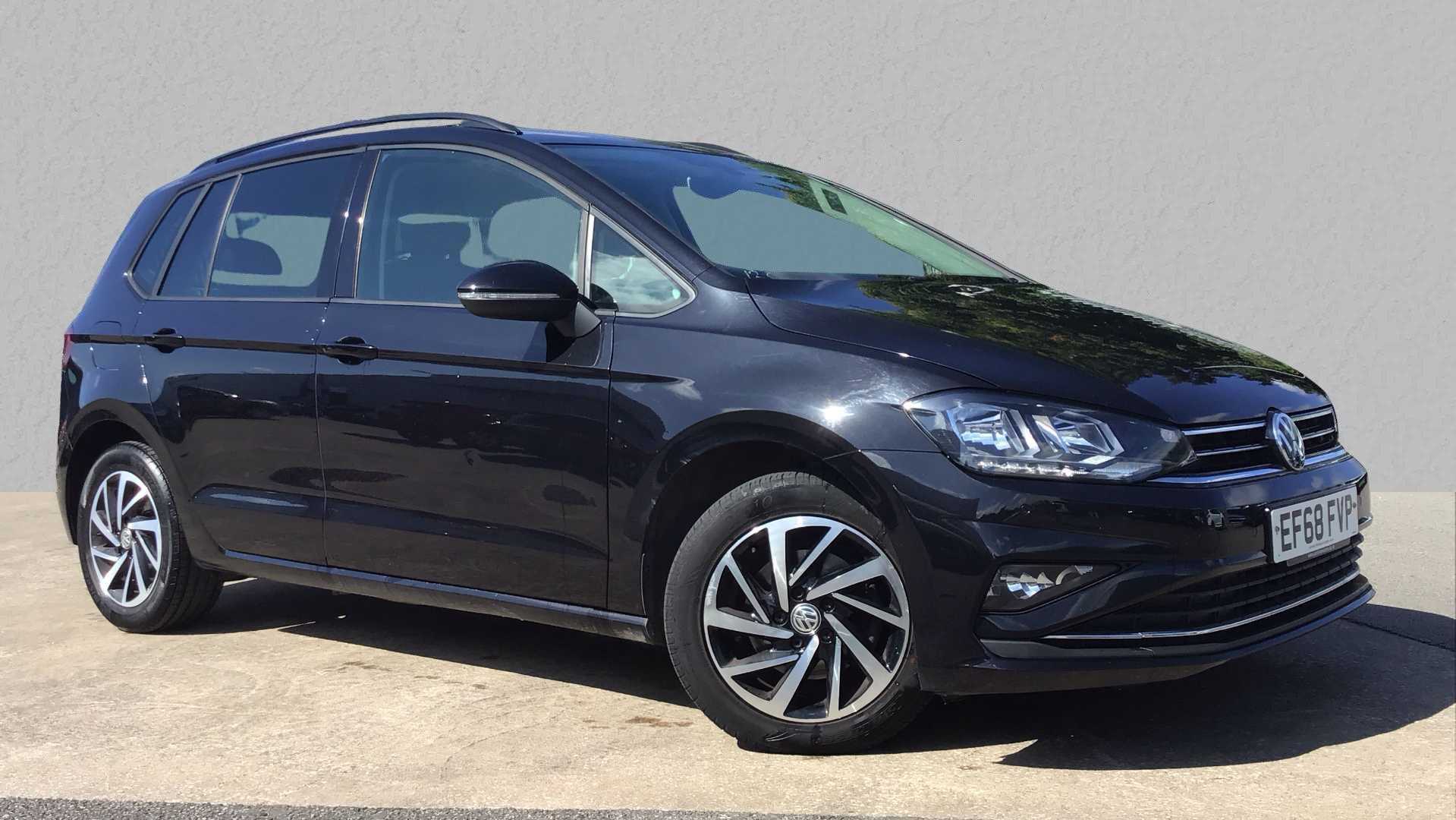 Main listing image - Volkswagen Golf SV