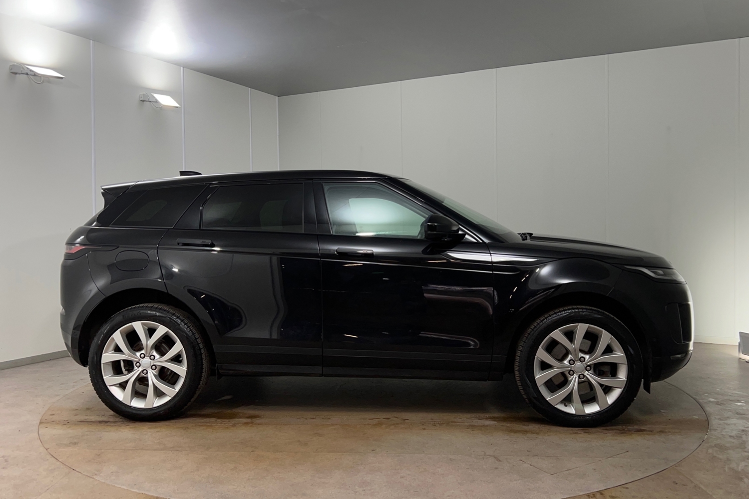 Main listing image - Land Rover Range Rover Evoque