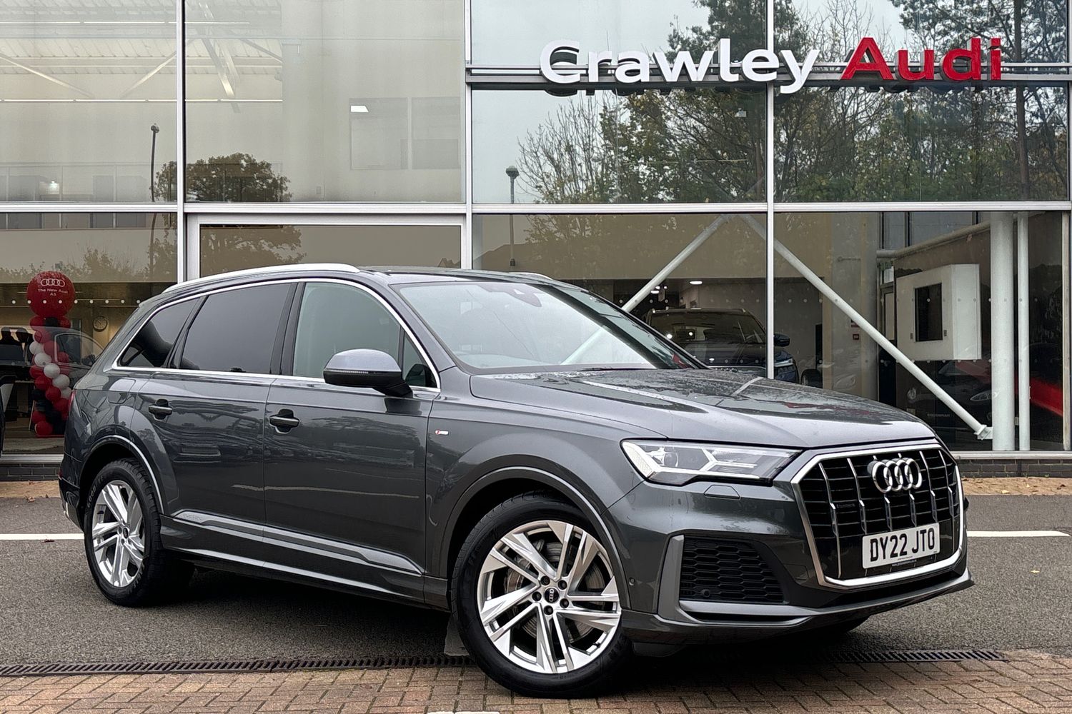 Main listing image - Audi Q7