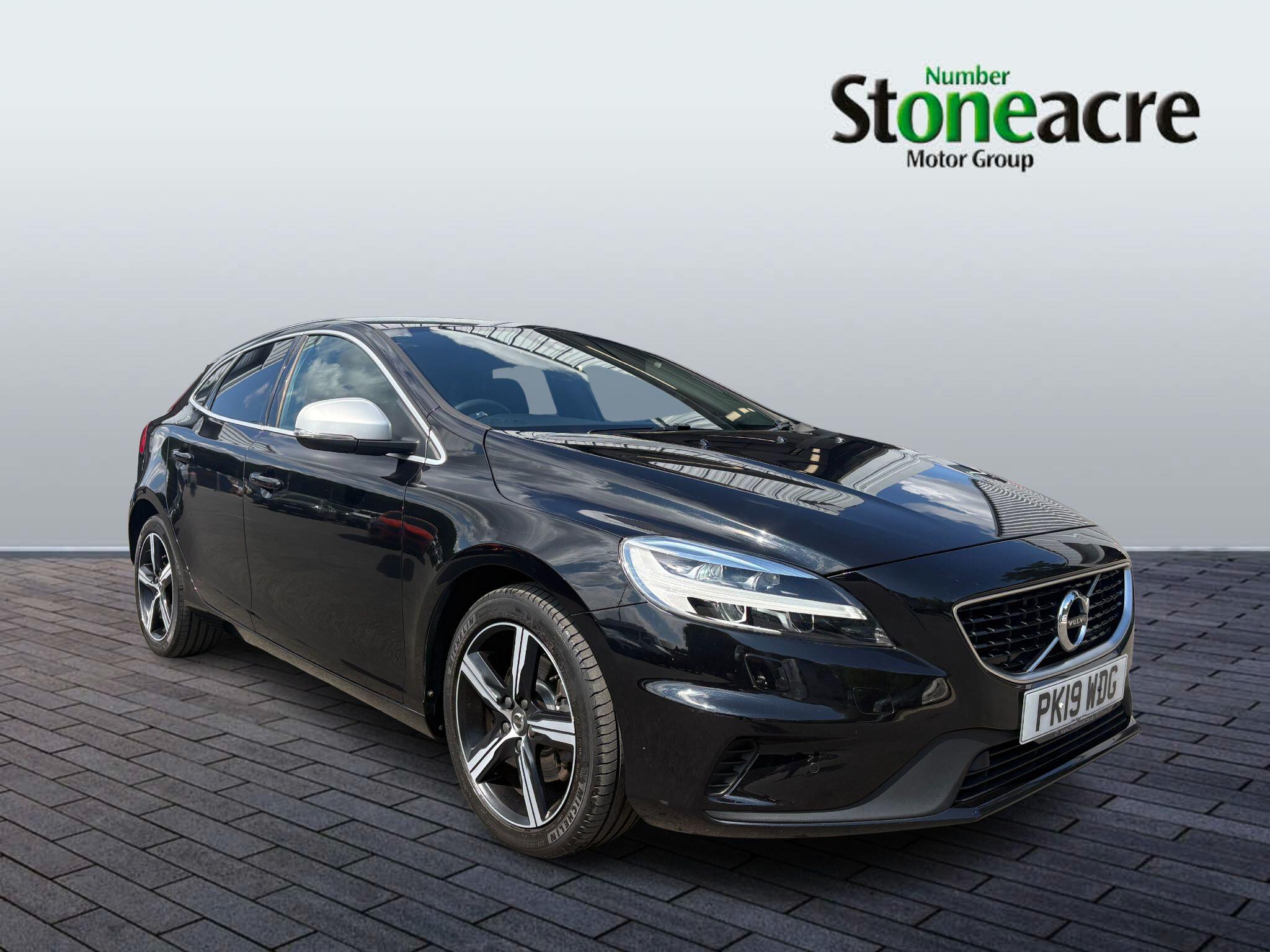 Main listing image - Volvo V40