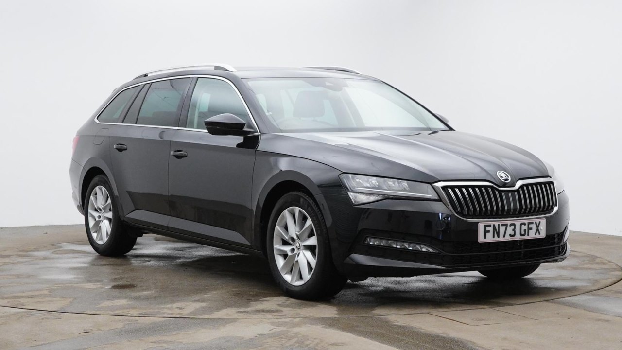 Main listing image - Skoda Superb Estate