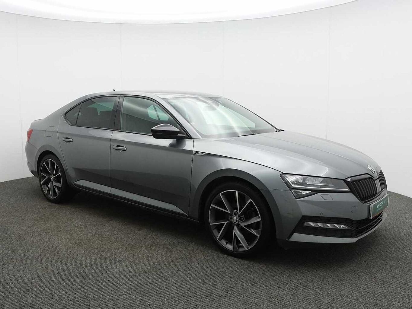 Main listing image - Skoda Superb