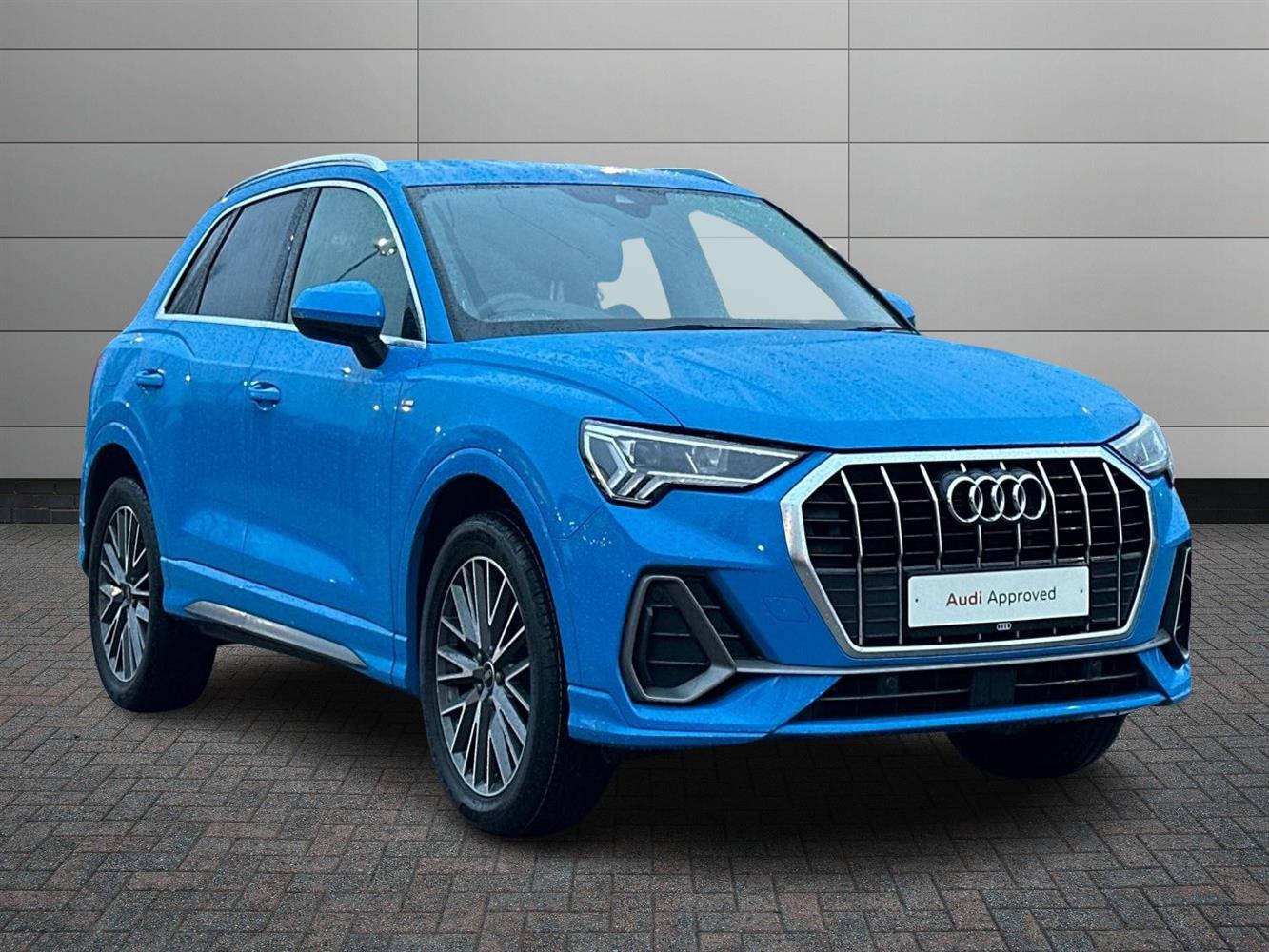 Main listing image - Audi Q3