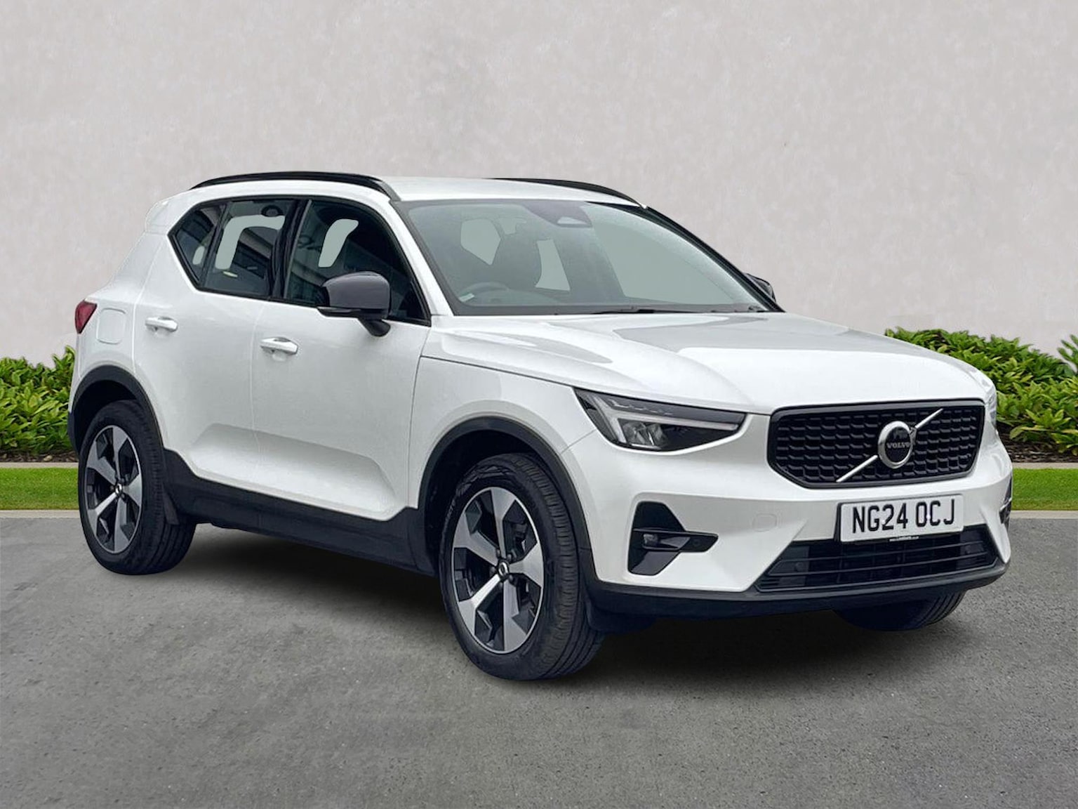 Main listing image - Volvo XC40