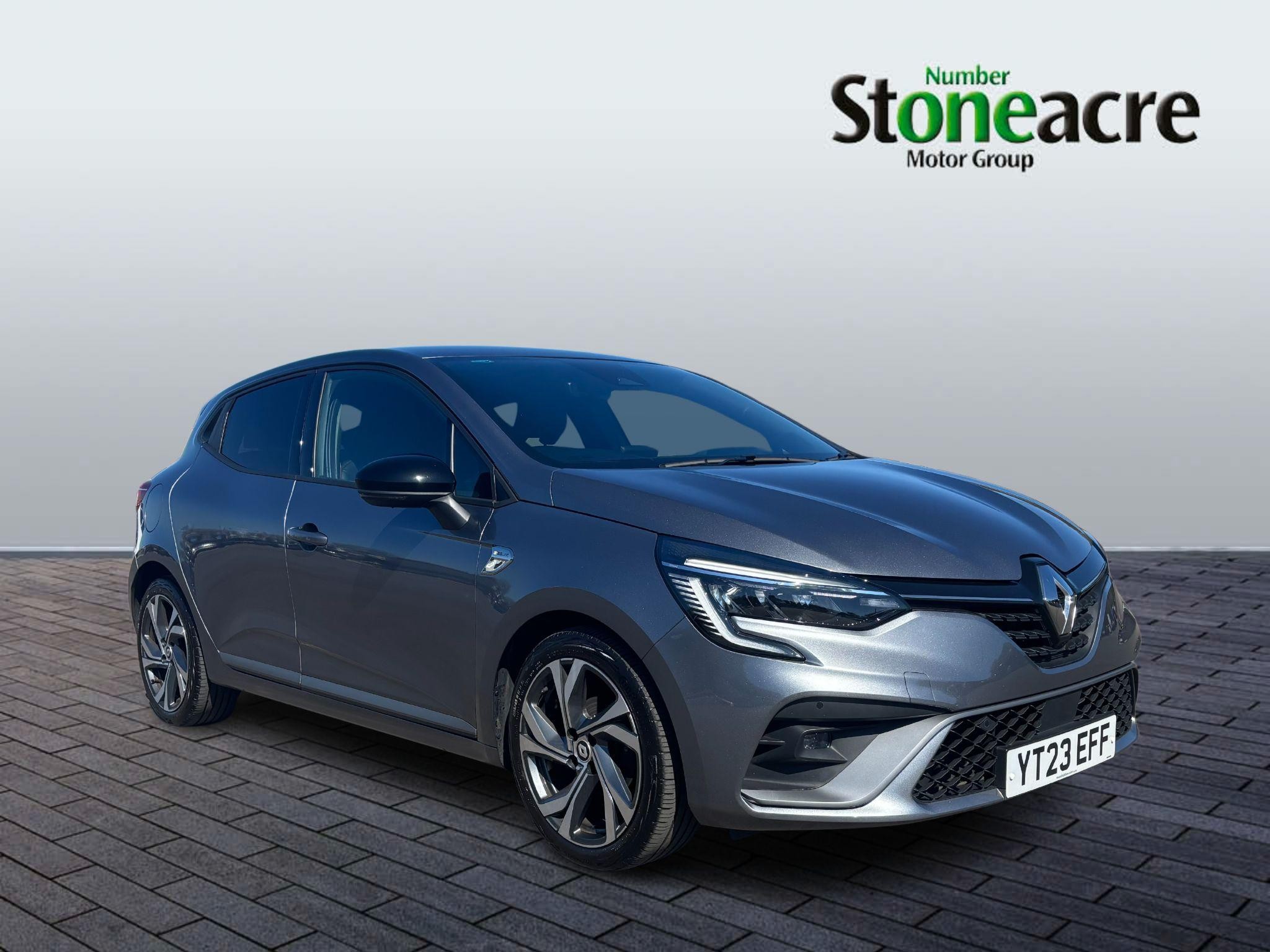 Main listing image - Renault Clio