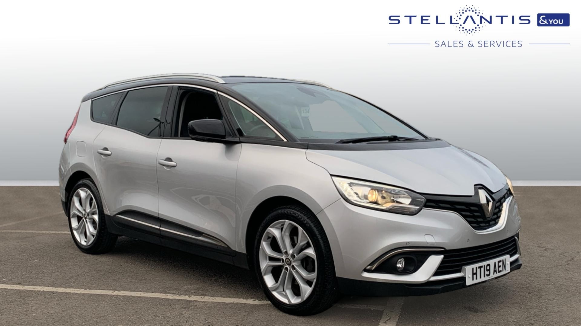 Main listing image - Renault Grand Scenic