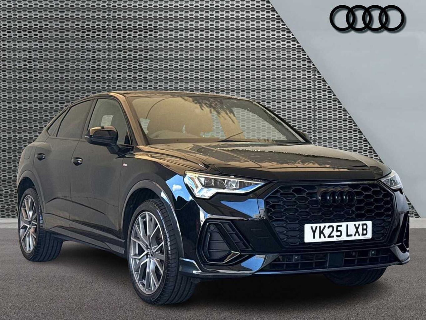 Main listing image - Audi Q3