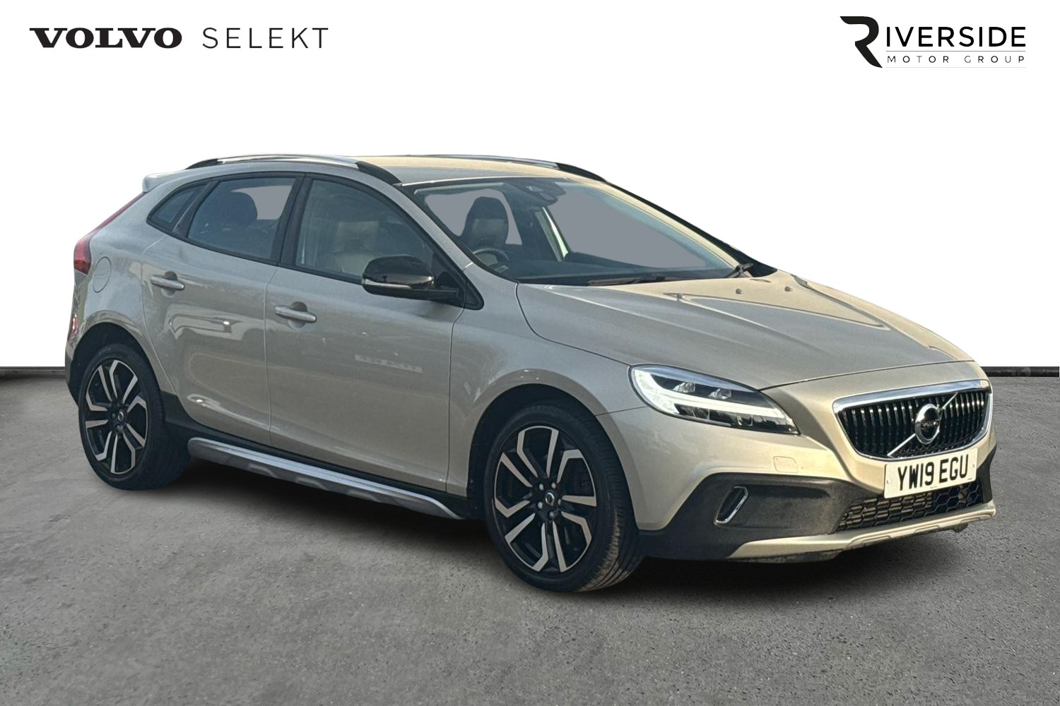 Main listing image - Volvo V40 Cross Country