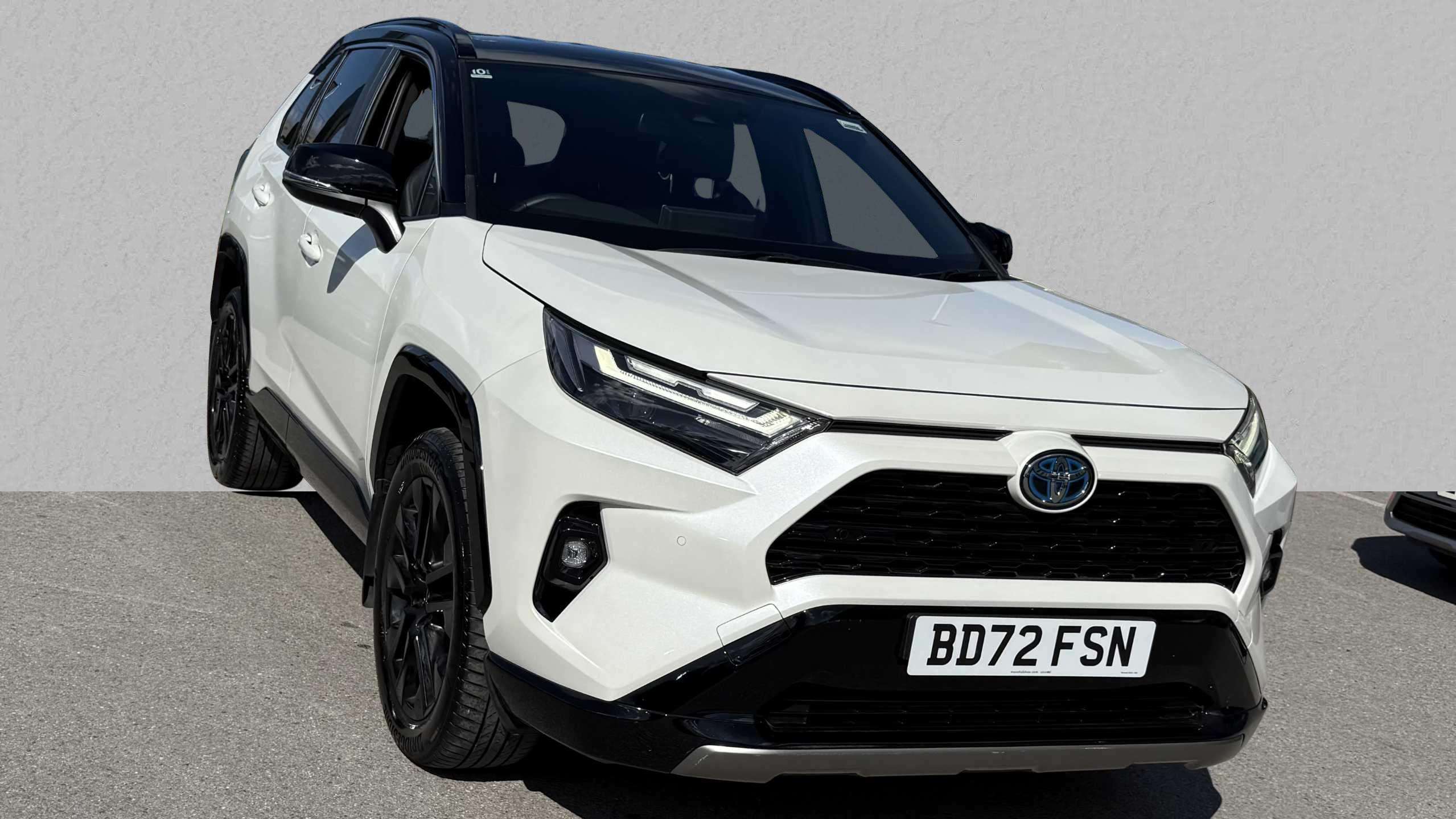 Main listing image - Toyota RAV4