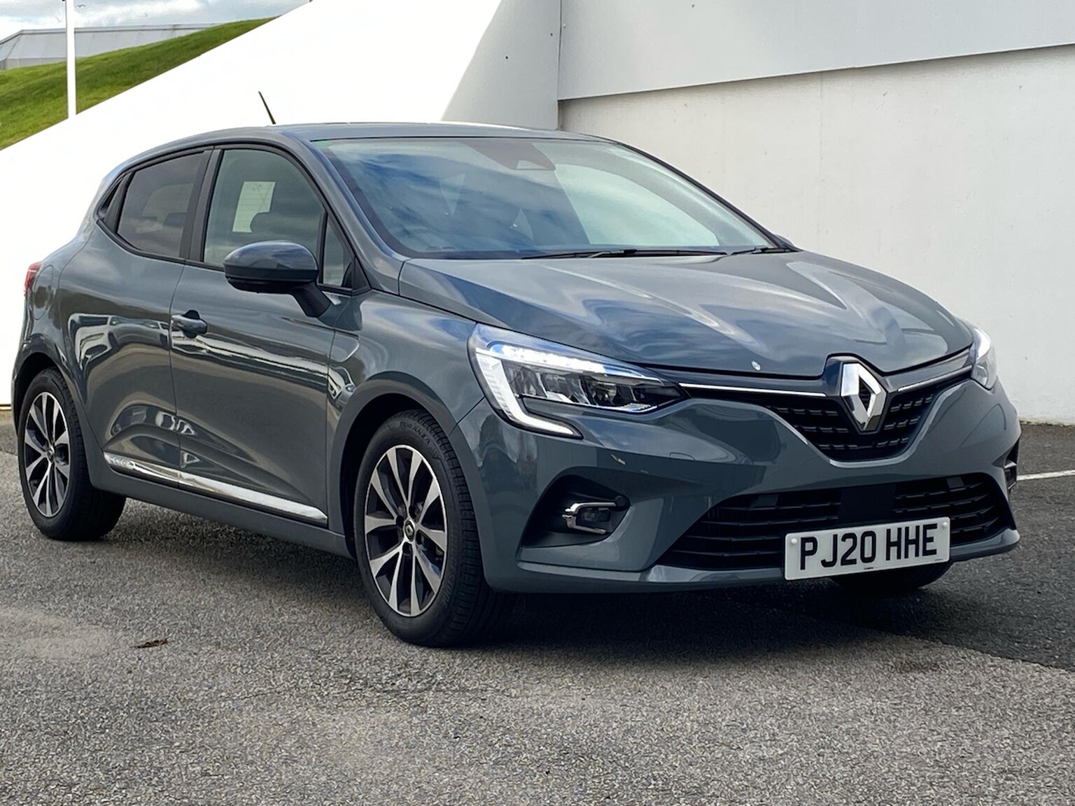 Main listing image - Renault Clio