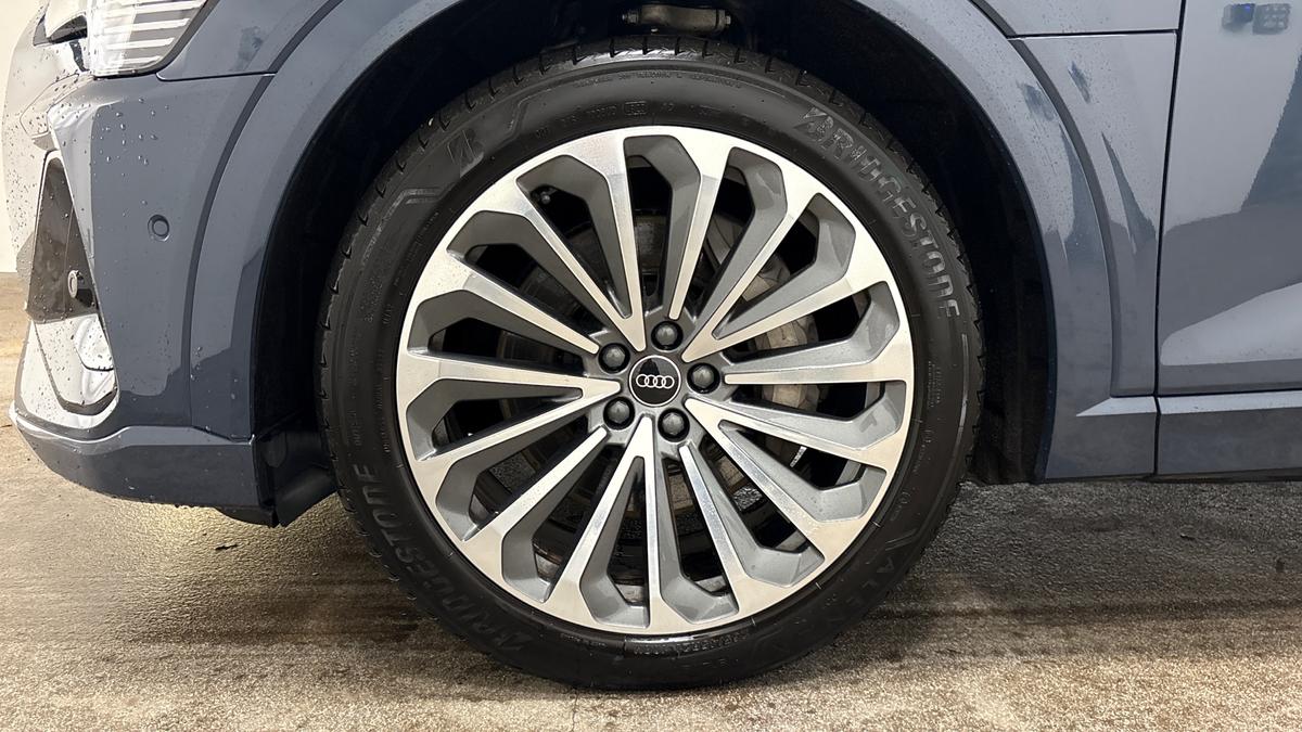 Main listing image - Audi e-tron S