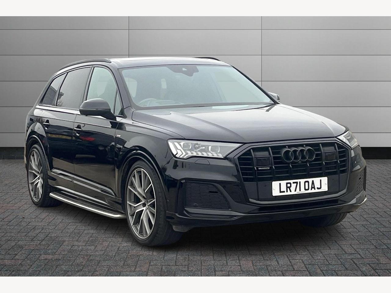 Main listing image - Audi Q7