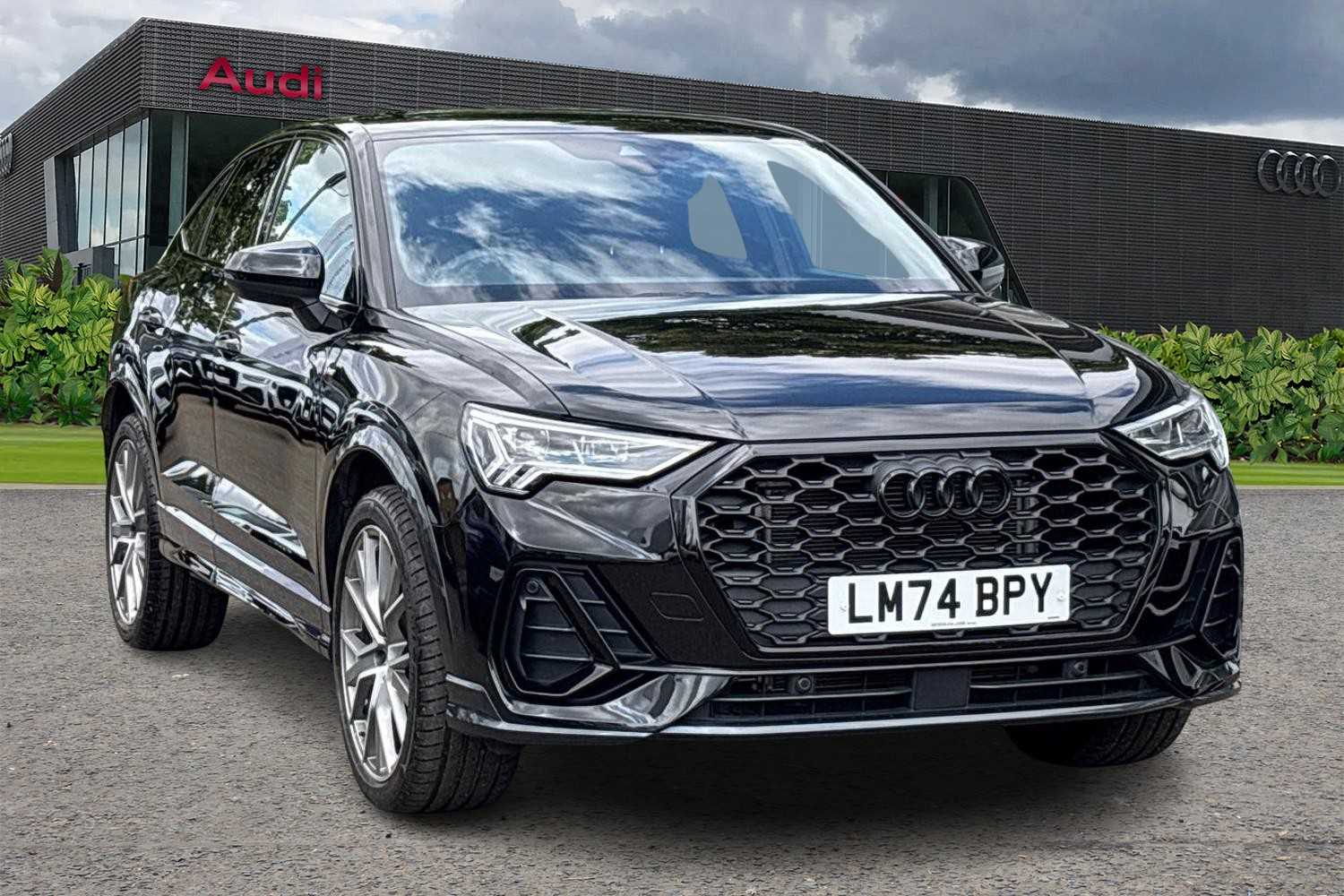 Main listing image - Audi Q3