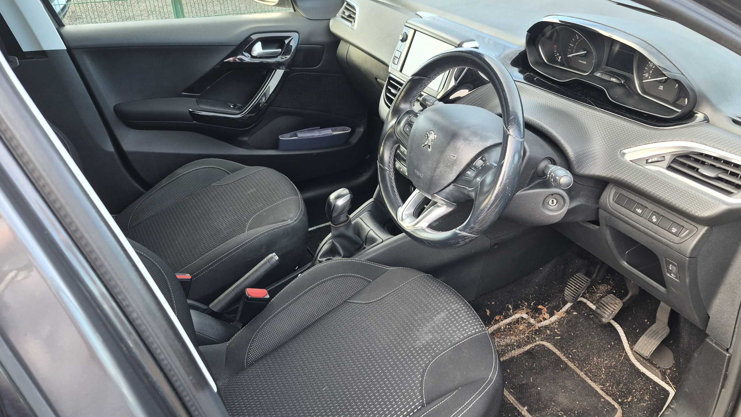 Main listing image - Peugeot 208