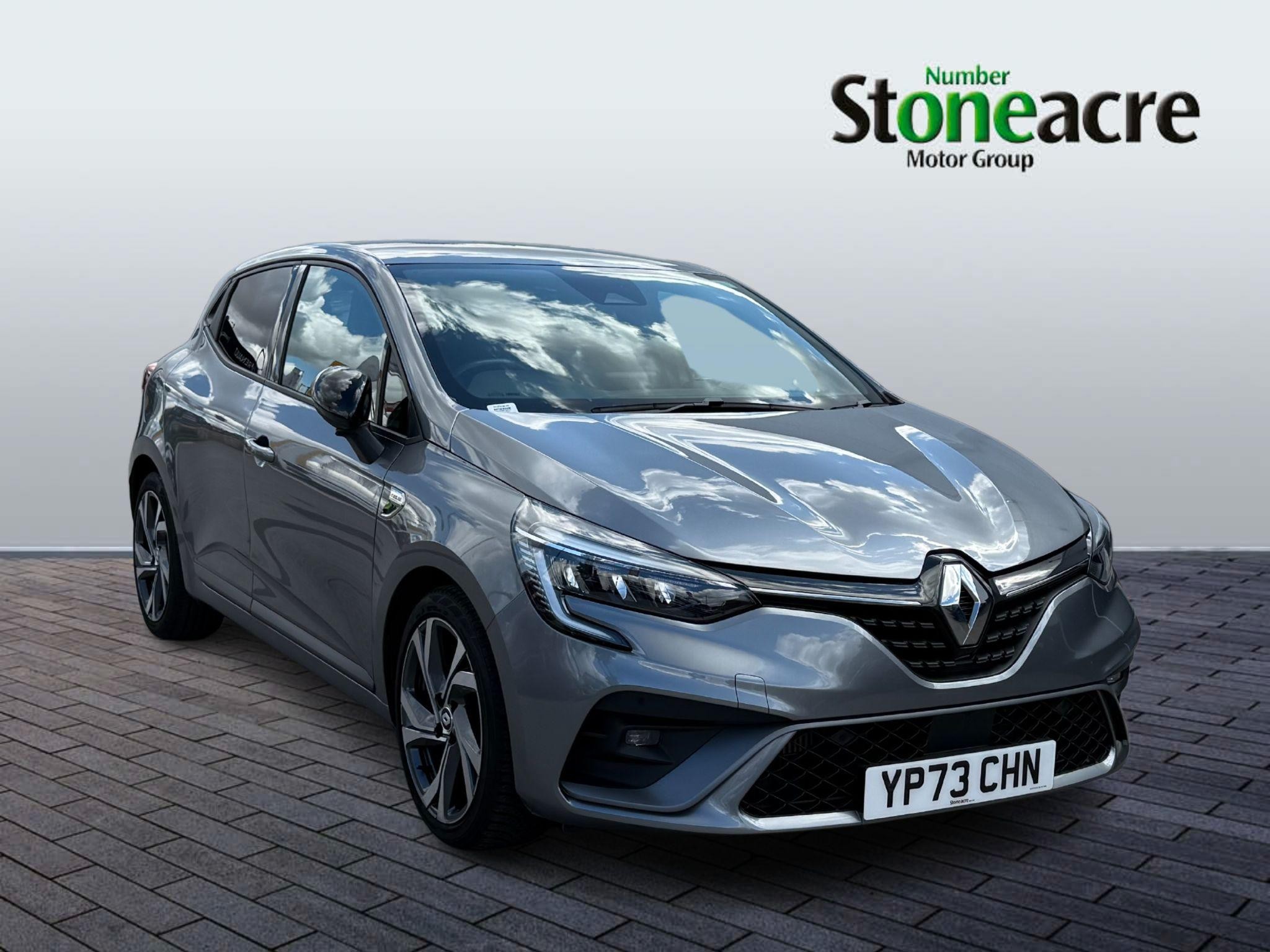 Main listing image - Renault Clio