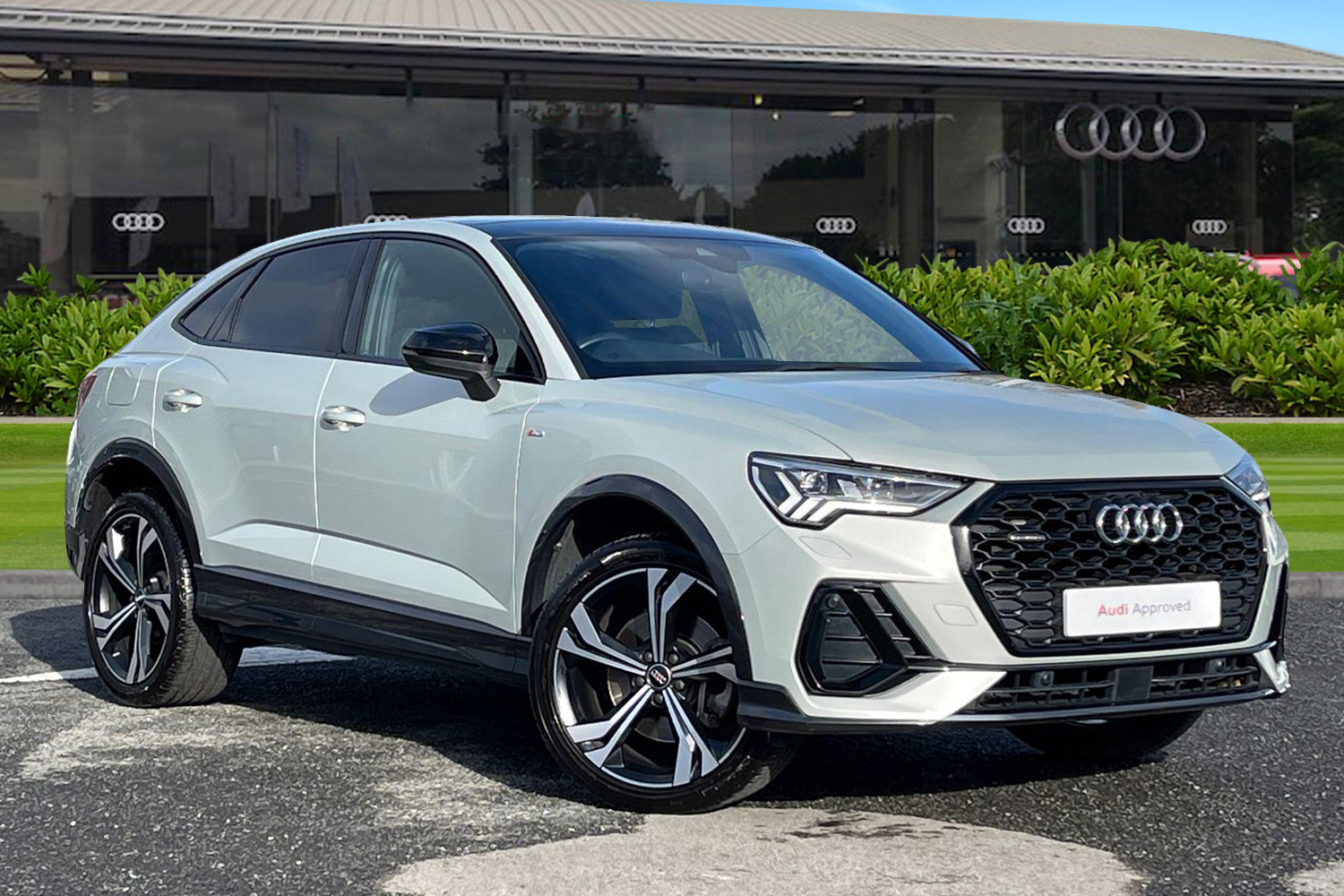 Main listing image - Audi Q3