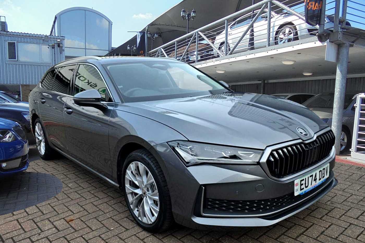 Main listing image - Skoda Superb Estate