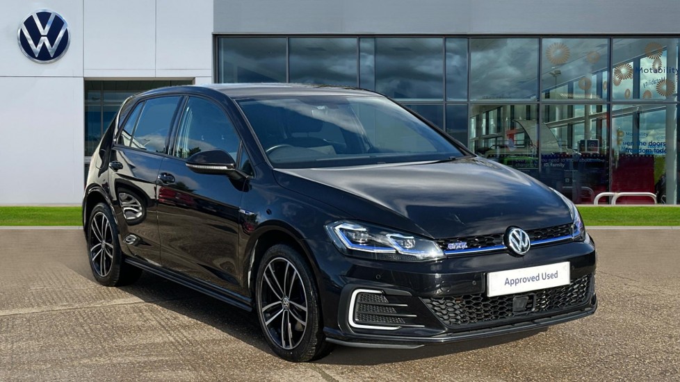 Main listing image - Volkswagen Golf GTE