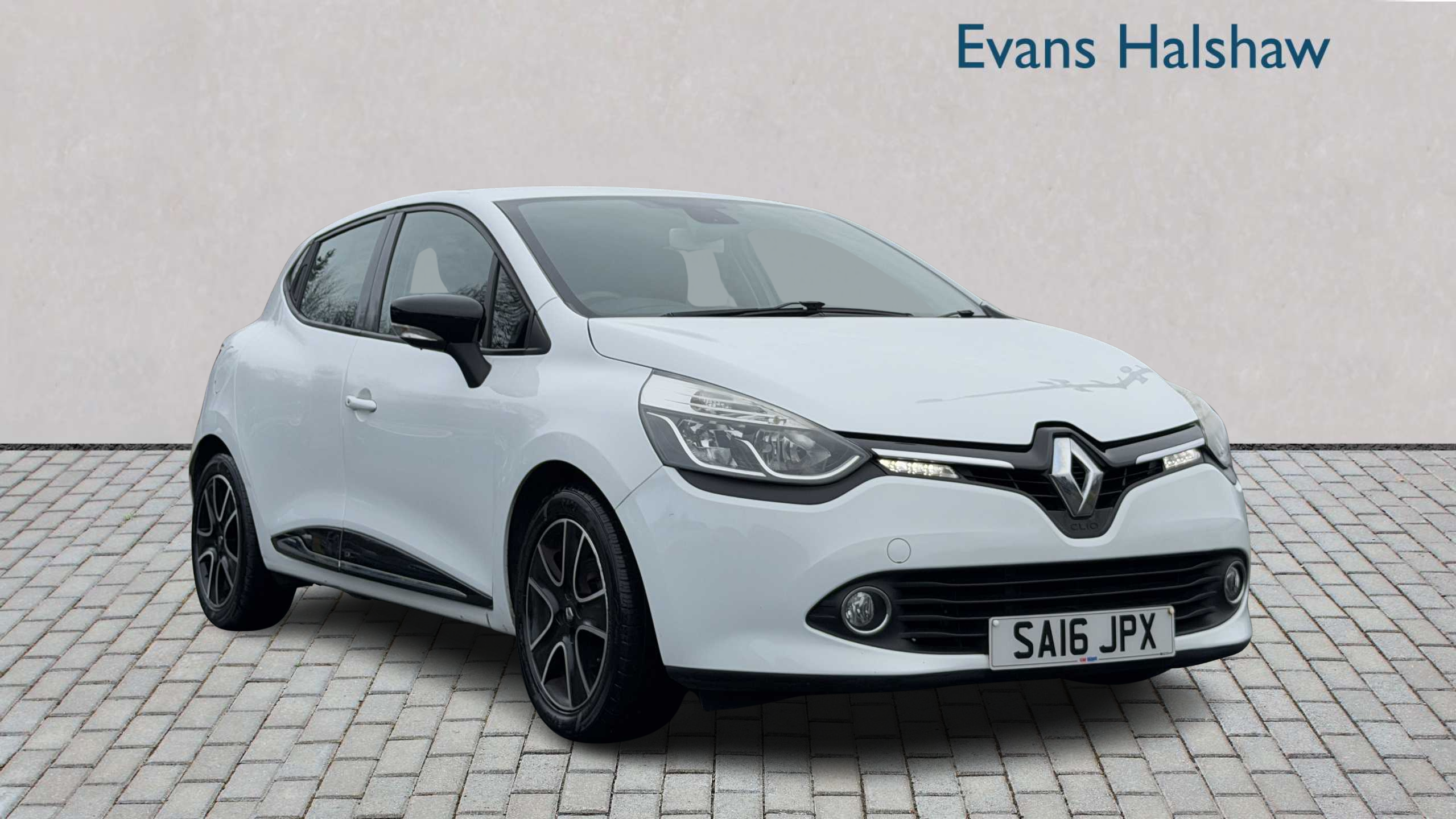 Main listing image - Renault Clio