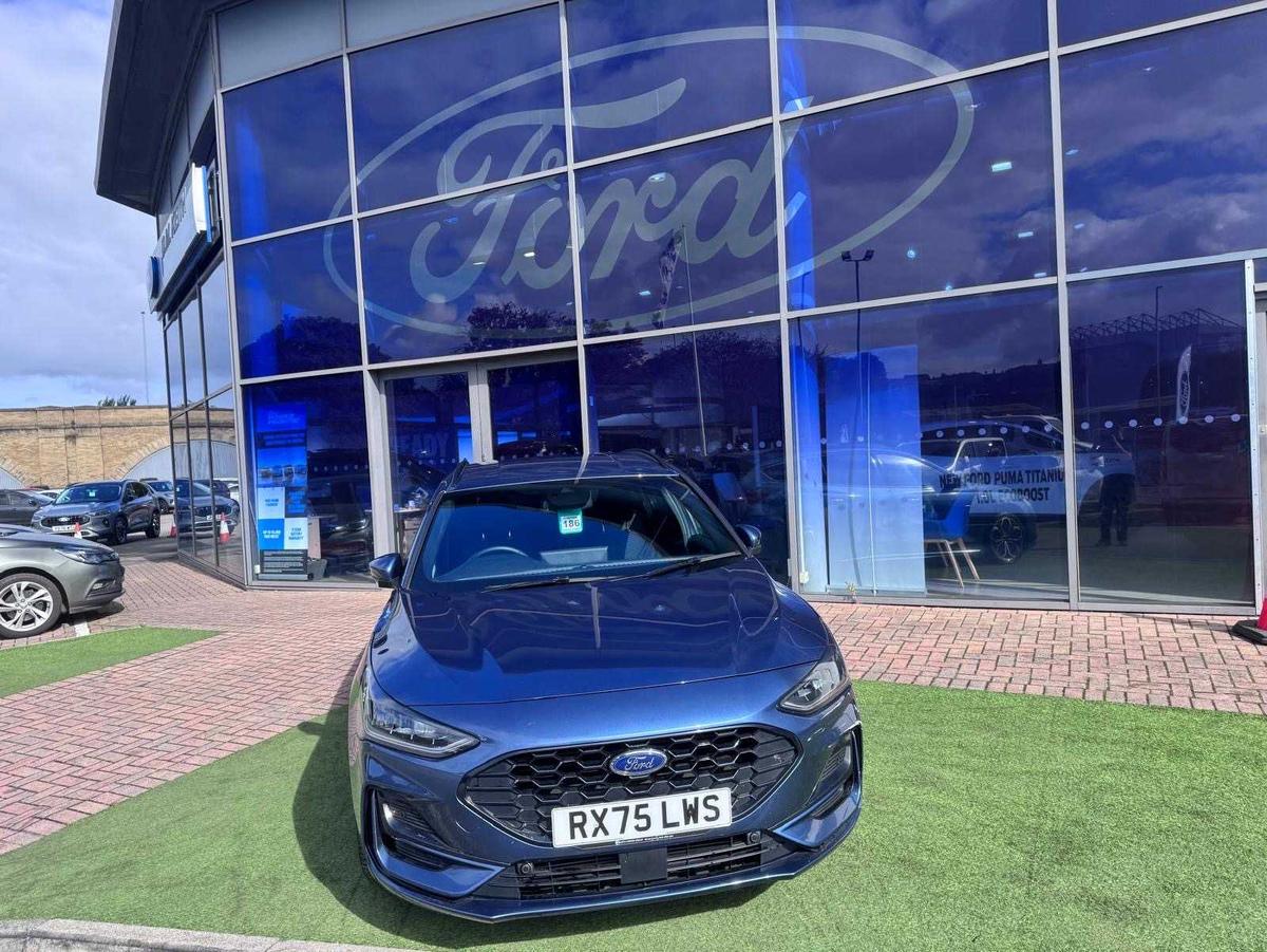 Main listing image - Ford Focus
