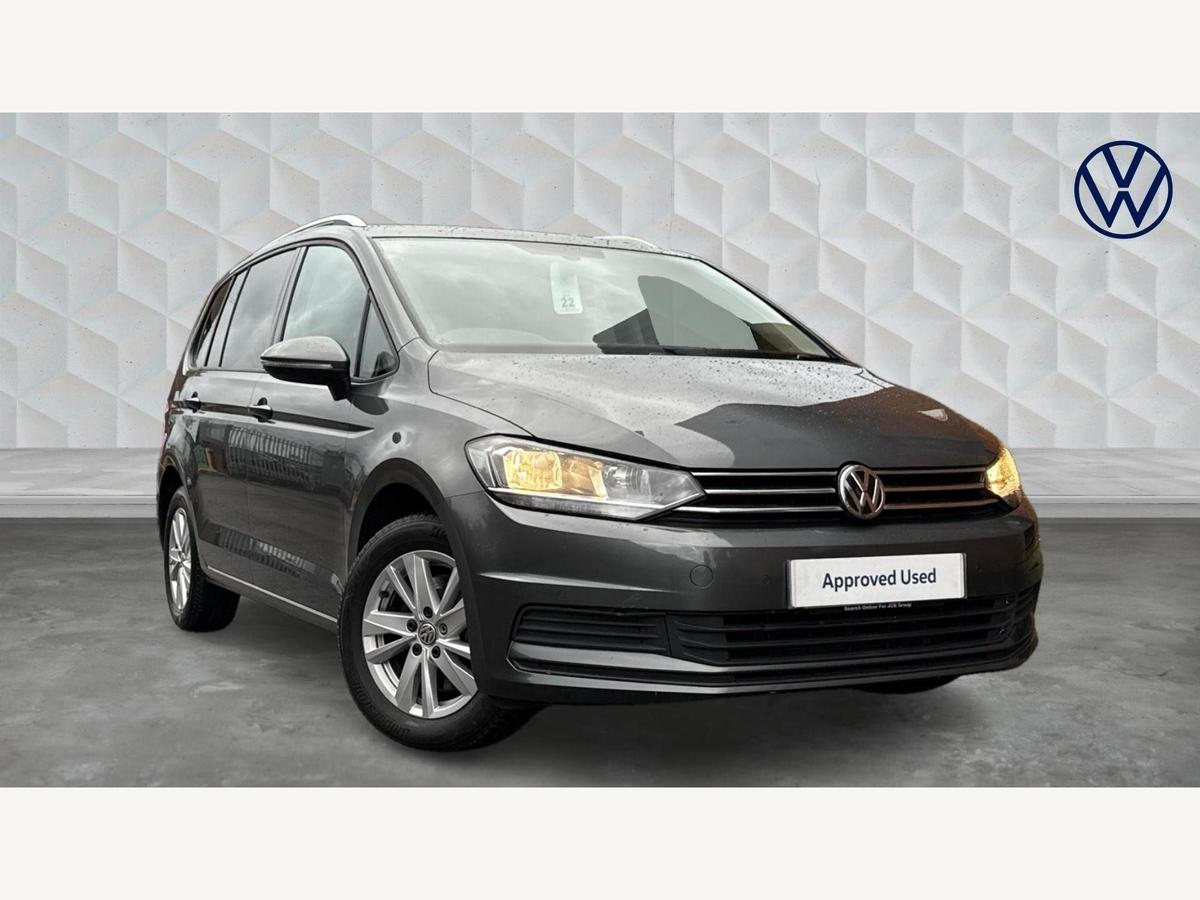 Main listing image - Volkswagen Touran