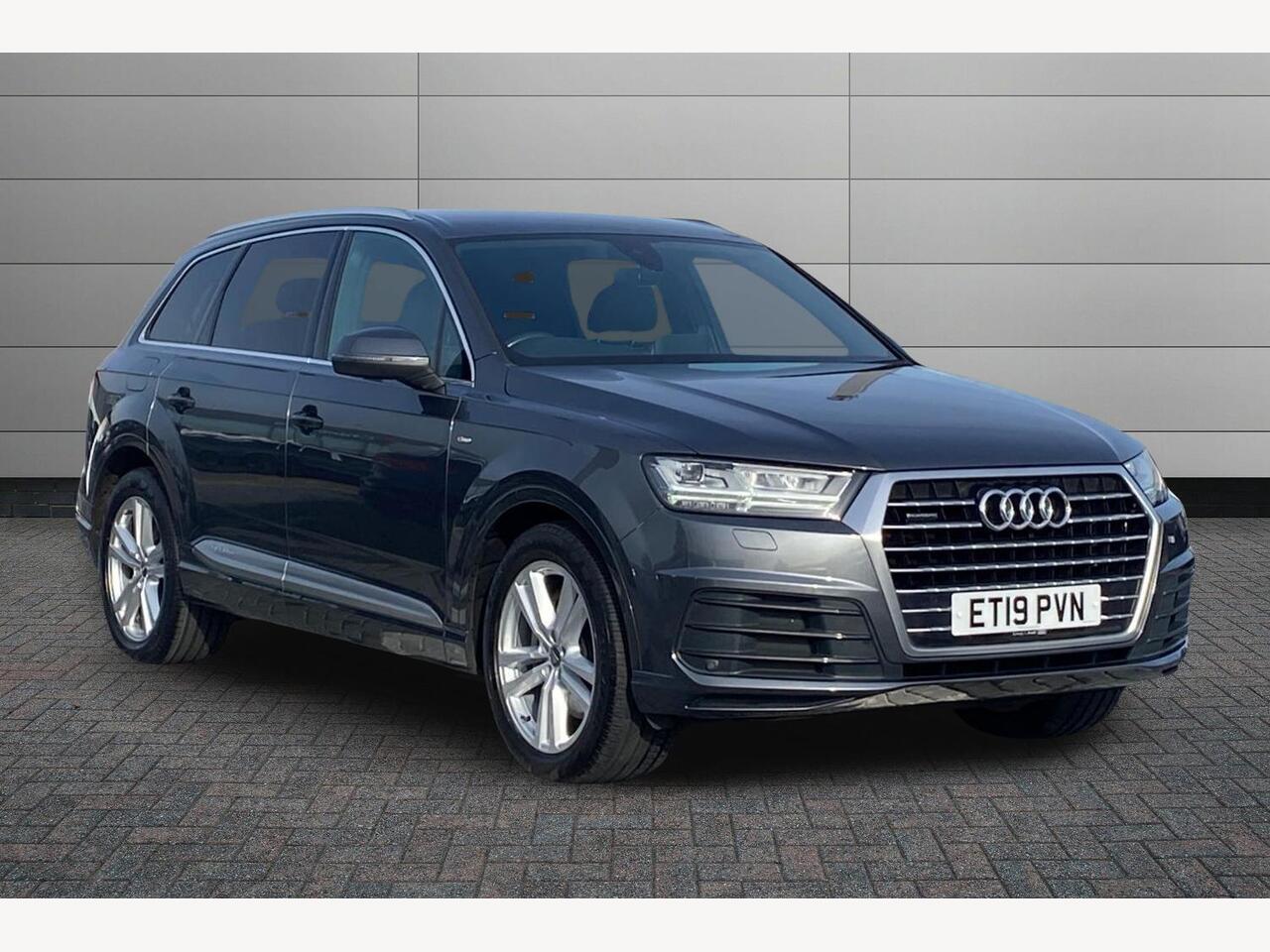 Main listing image - Audi Q7