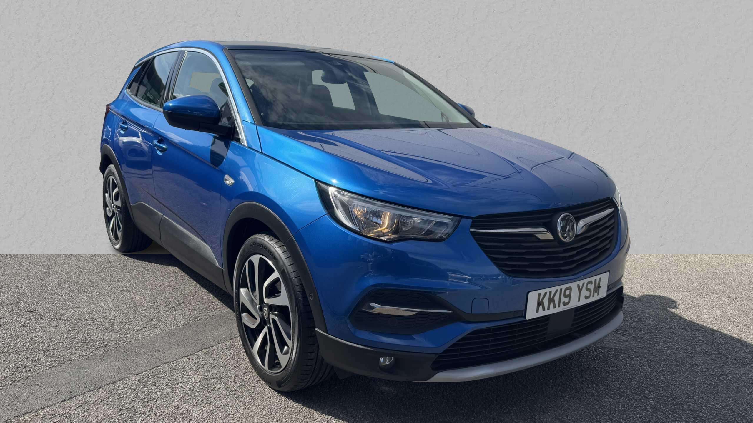 Main listing image - Vauxhall Grandland X