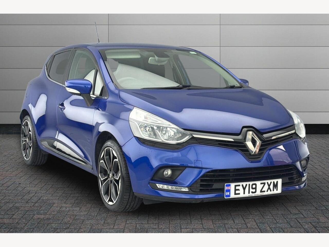 Main listing image - Renault Clio
