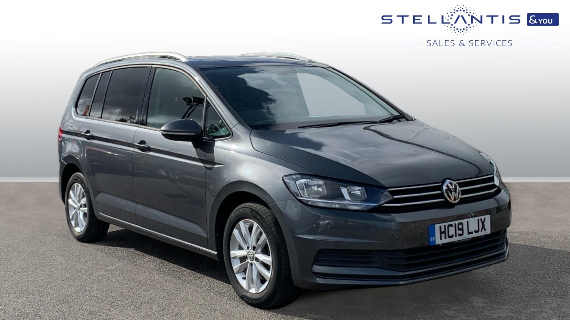 Main listing image - Volkswagen Touran