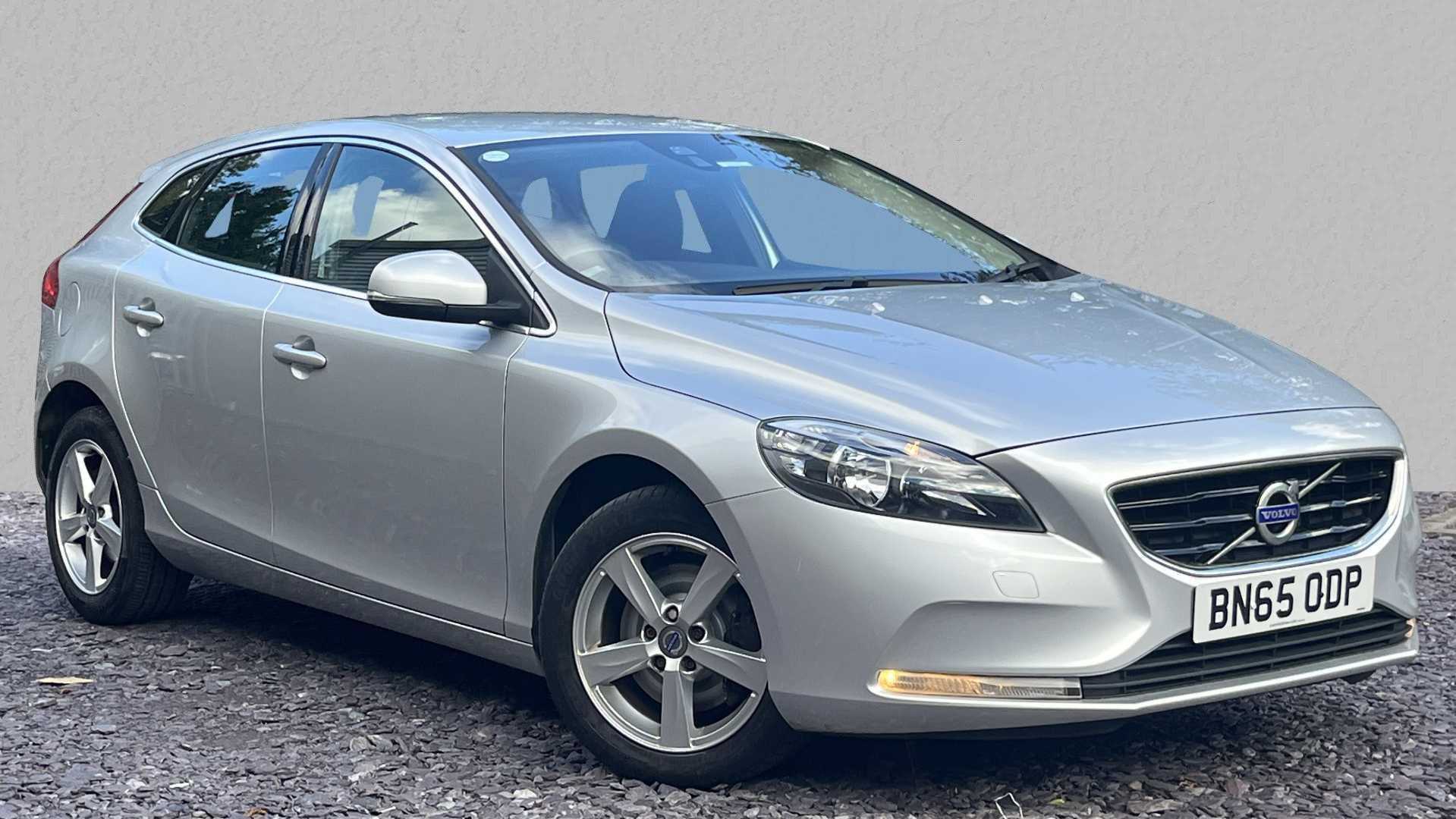 Main listing image - Volvo V40