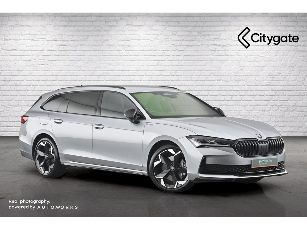 Main listing image - Skoda Superb