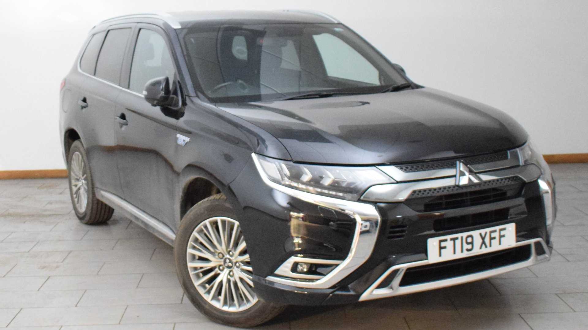 Main listing image - Mitsubishi Outlander