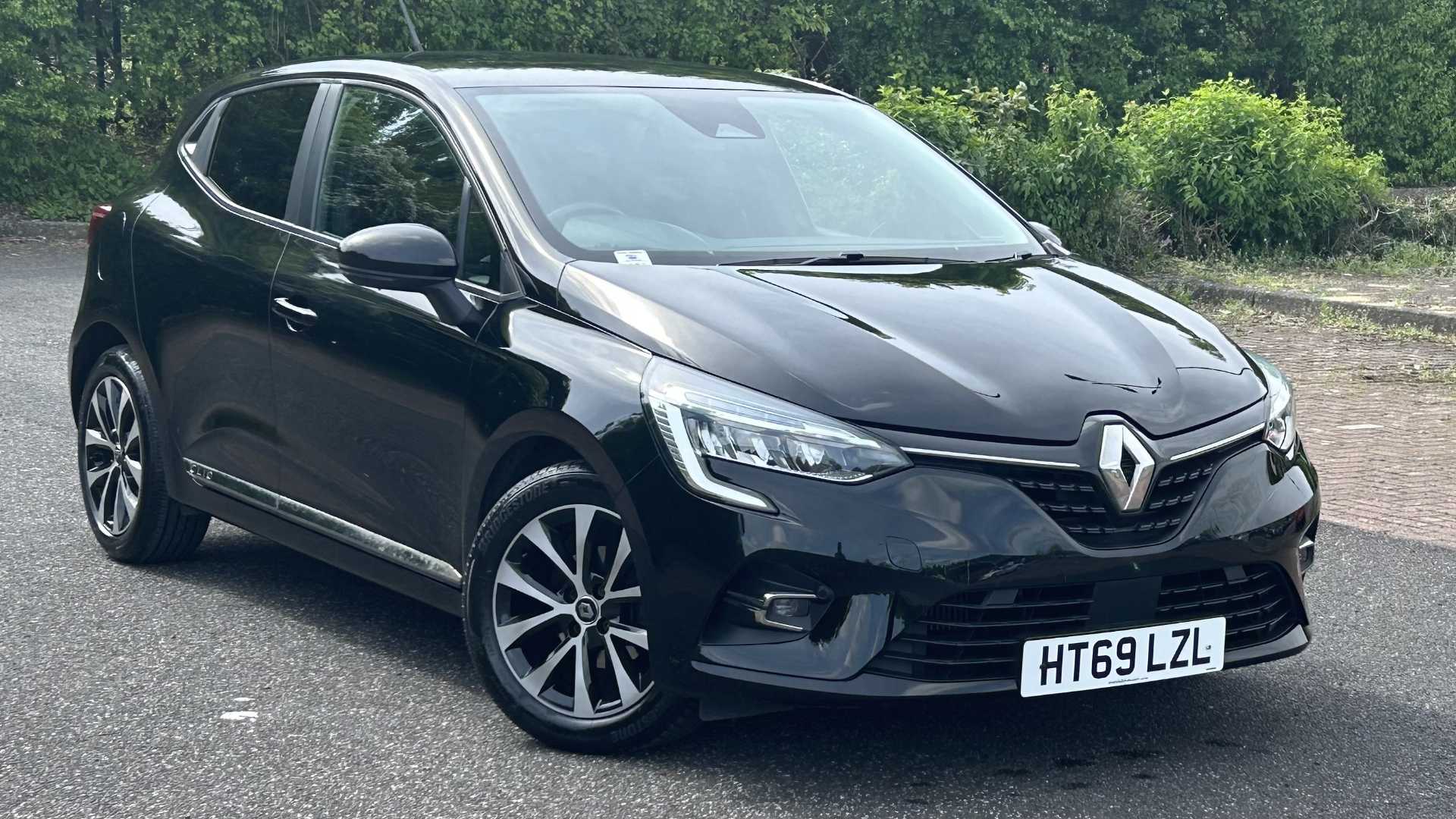 Main listing image - Renault Clio