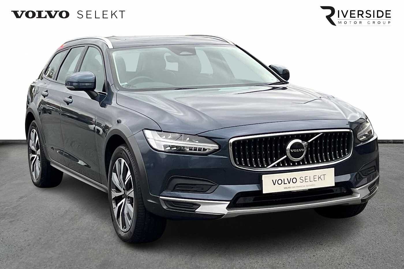 Main listing image - Volvo V90 Cross Country