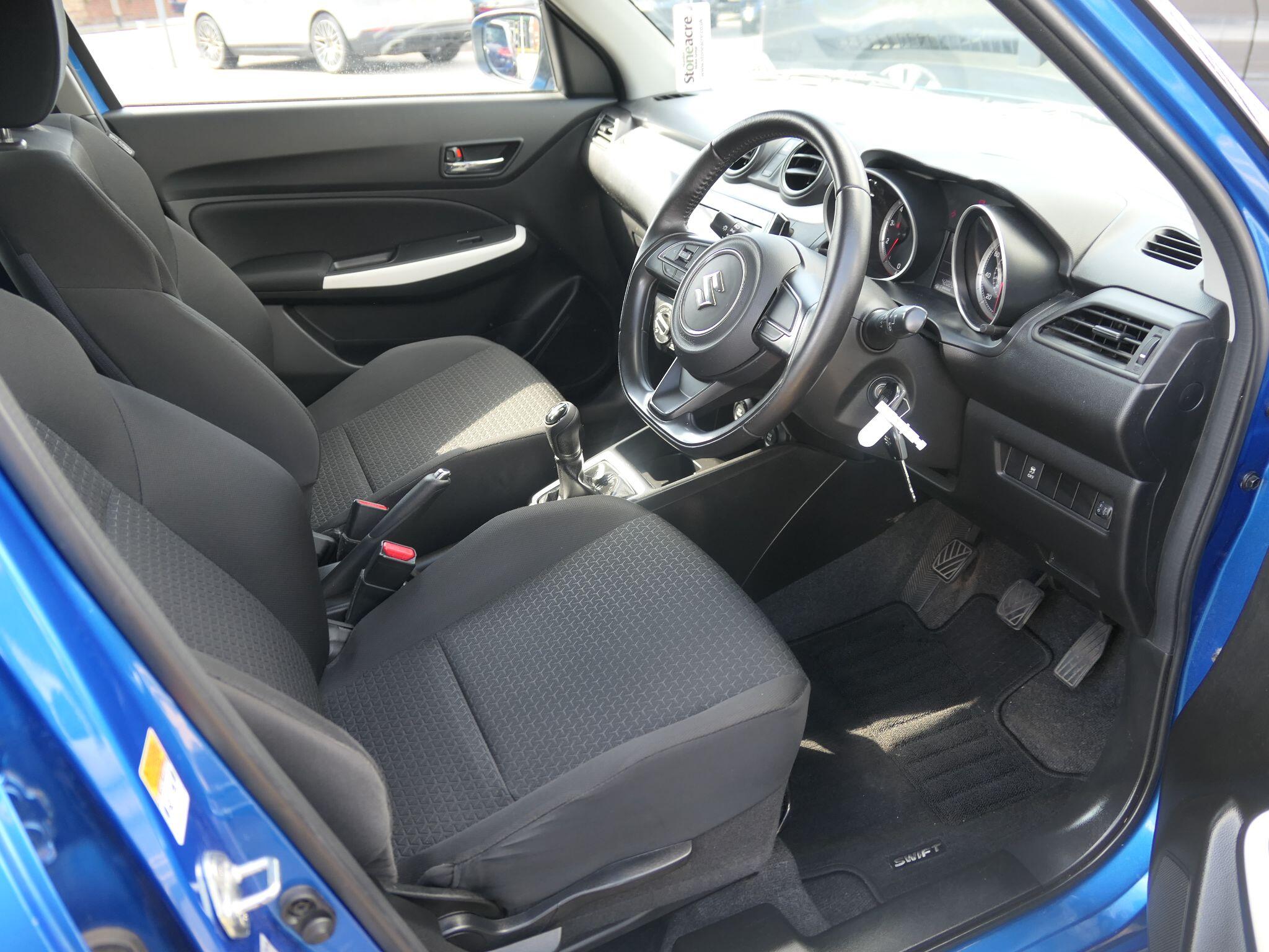 Main listing image - Suzuki Swift