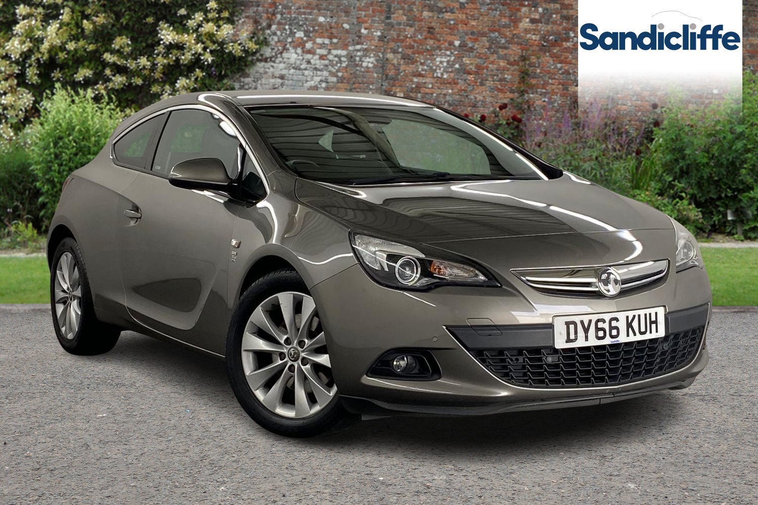 Main listing image - Vauxhall GTC